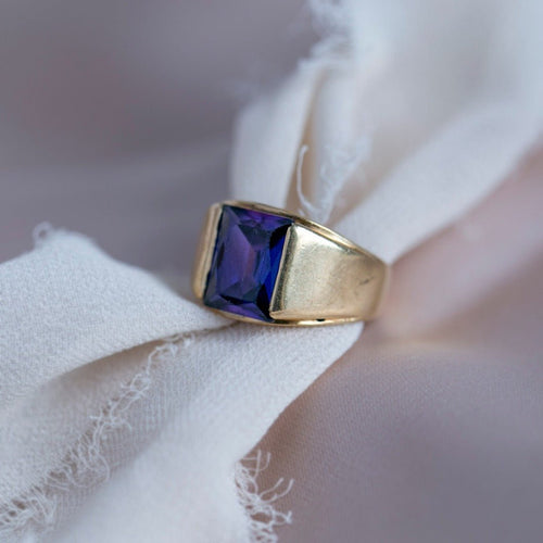 Groovy 2.30ct Amethyst Solitaire Ring from the 1960s | Watford