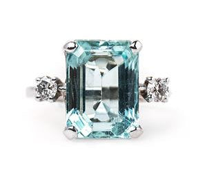 5 White Gold Antique Engagement Rings That Remind Us of Winter