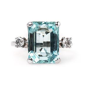 5 White Gold Antique Engagement Rings That Remind Us of Winter