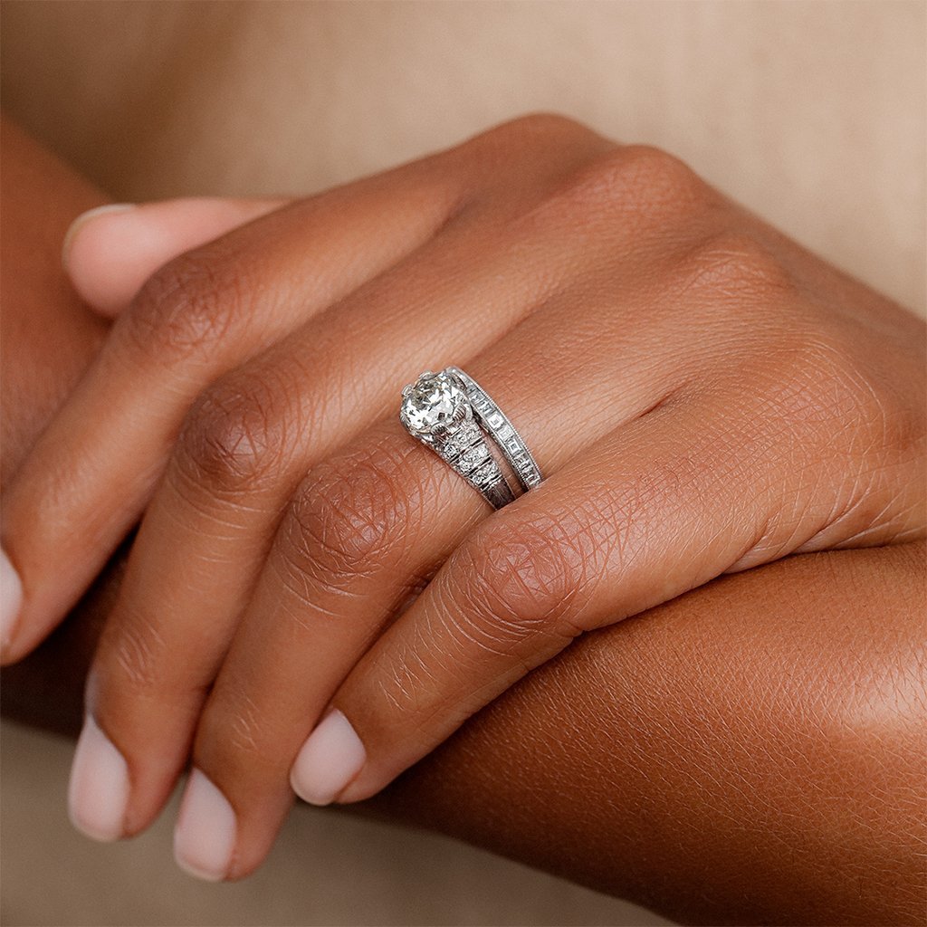 What is the difference between GIA and EGL?