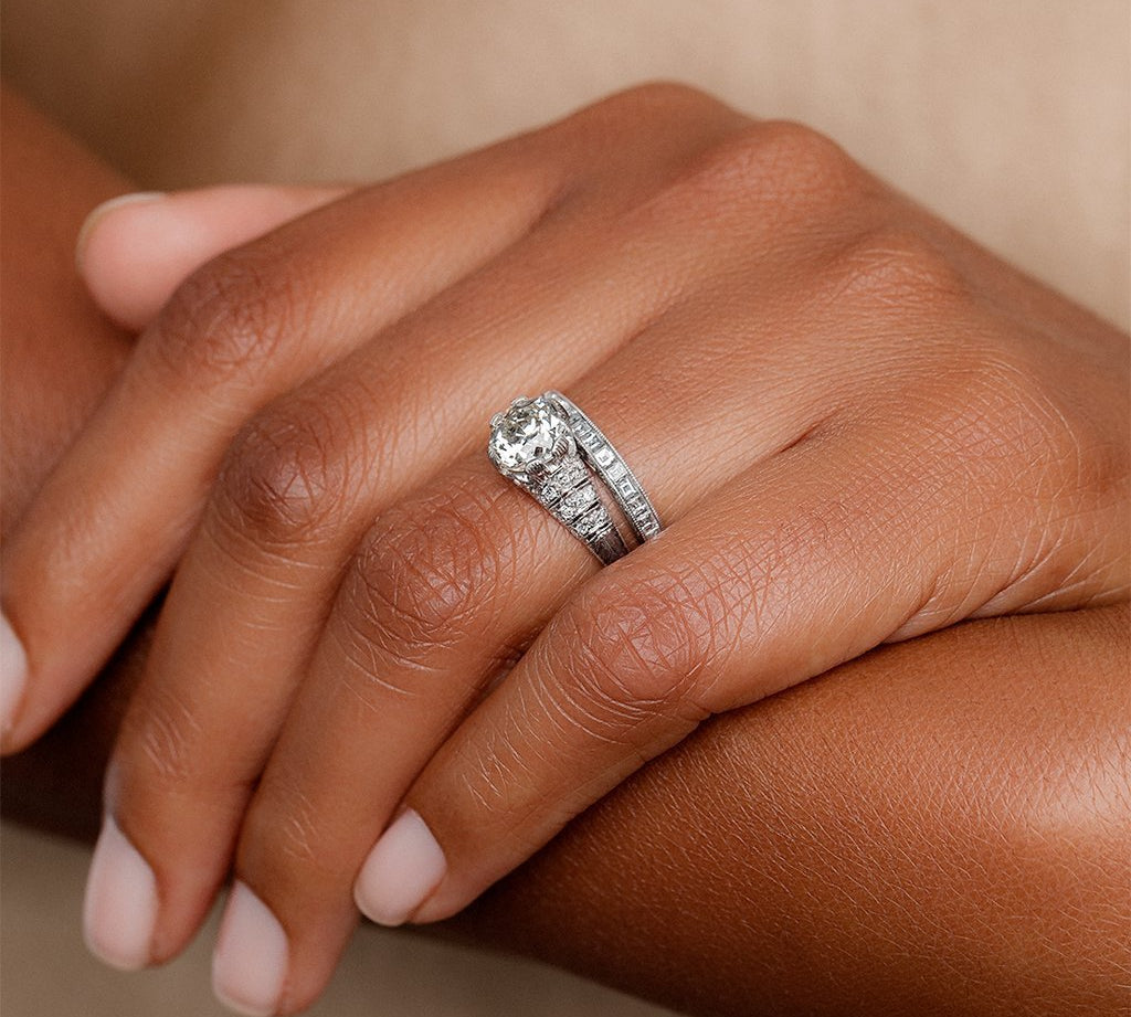 What is the difference between GIA and EGL?