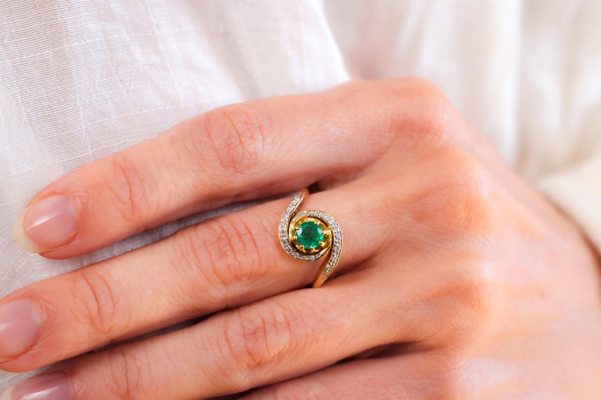 French Belle Epoque Emerald Diamond 18K Yellow Gold Swirl Ring