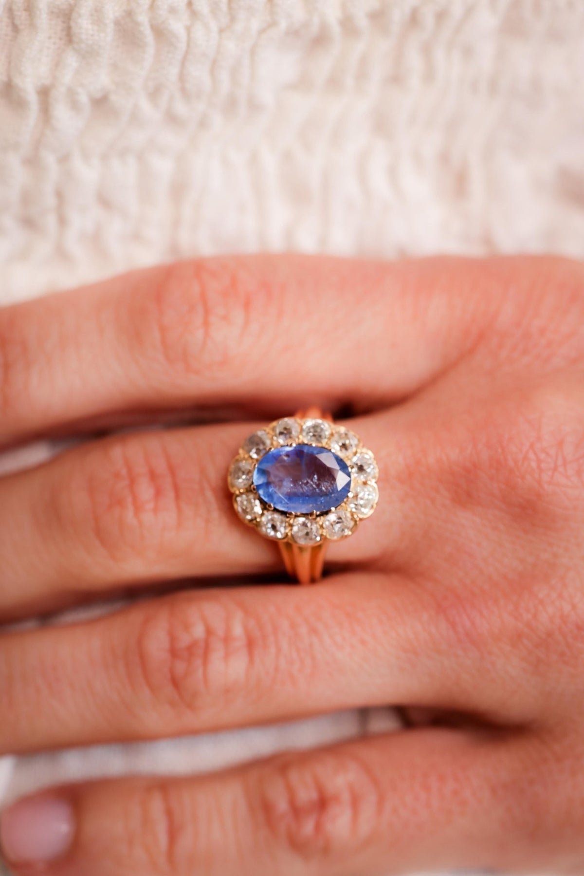 Victorian 2 Carat Sapphire Diamond 18K Yellow Gold Cluster Ring