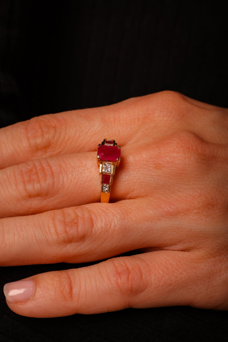 Vintage Ruby Diamond 14K Yellow Gold Ring