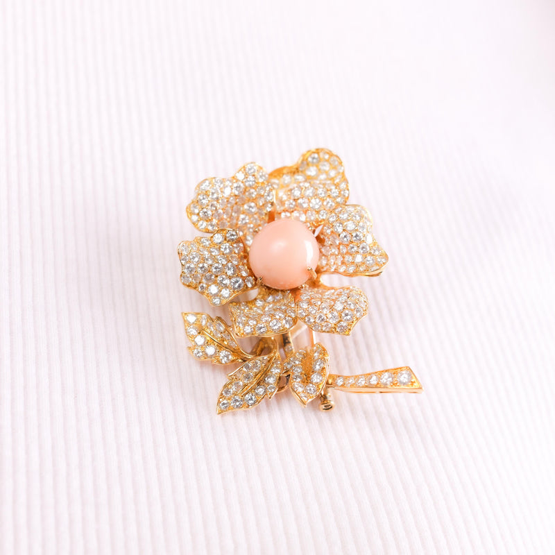 Rare Boucheron Paris natural conch pearl diamond 18k gold flower brooch