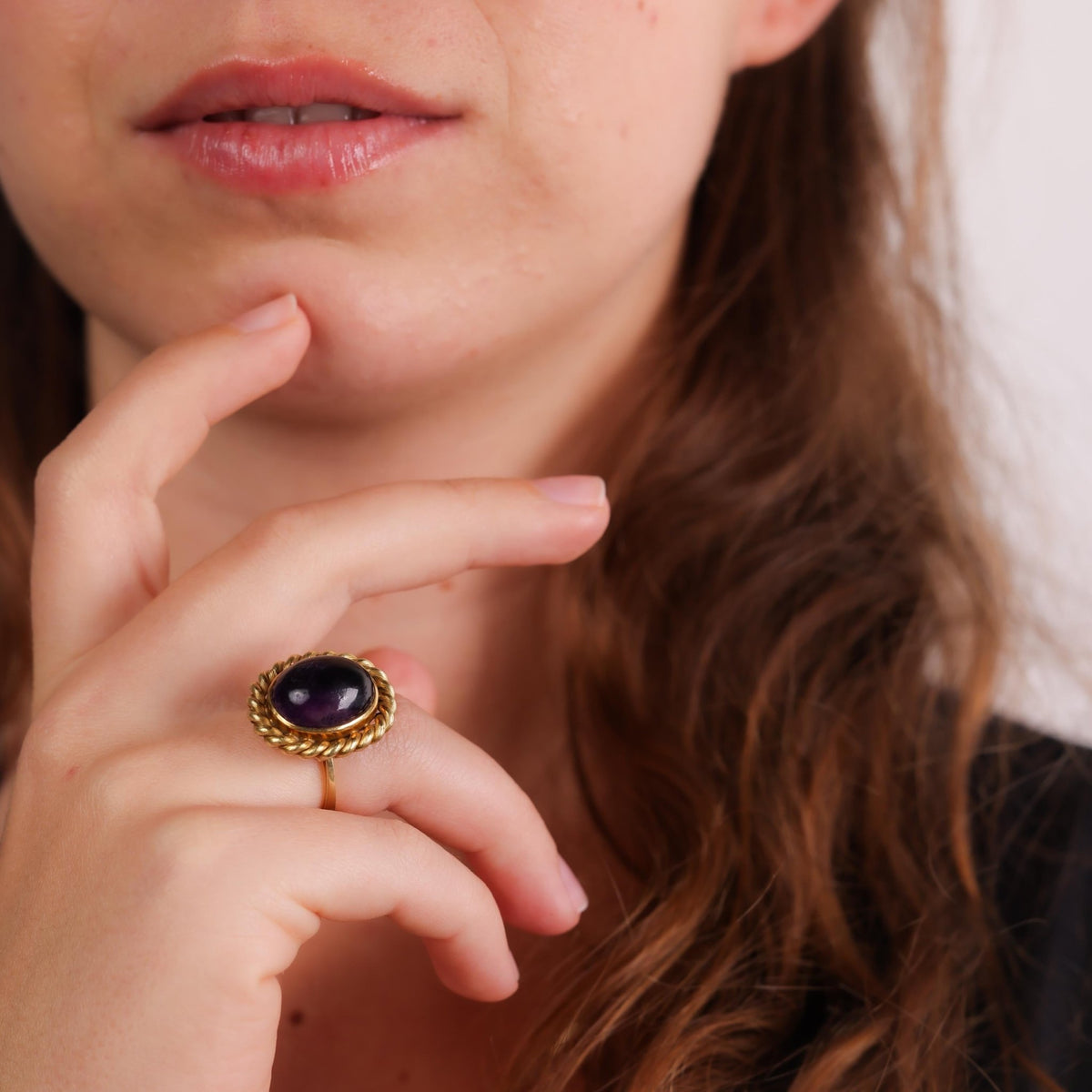 English Mid-Century 18k yellow gold amethyst ring