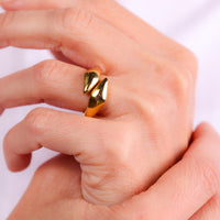 Ilias Lalaounis 18k yellow gold bypass ring