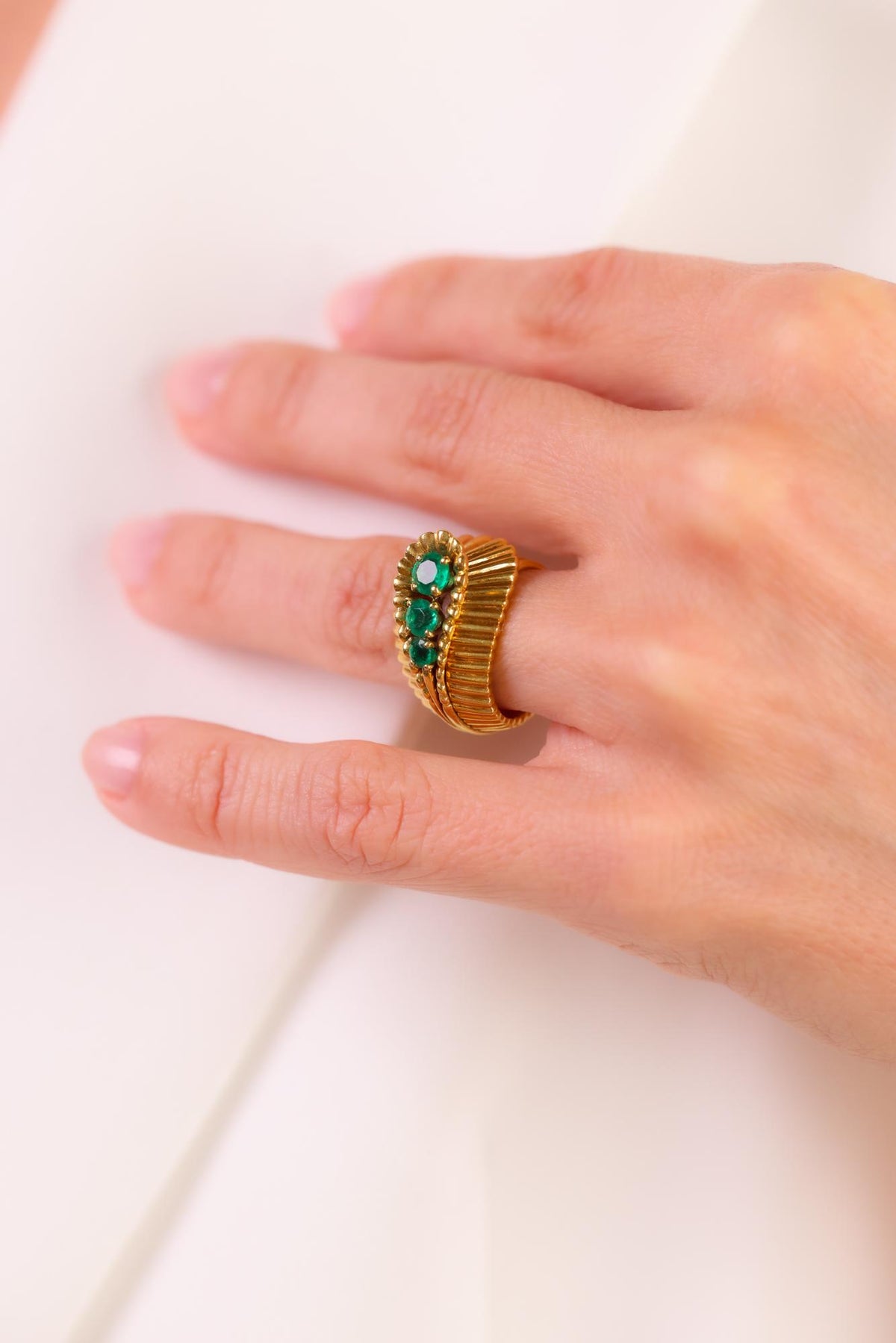 Retro emerald 18k yellow gold ring