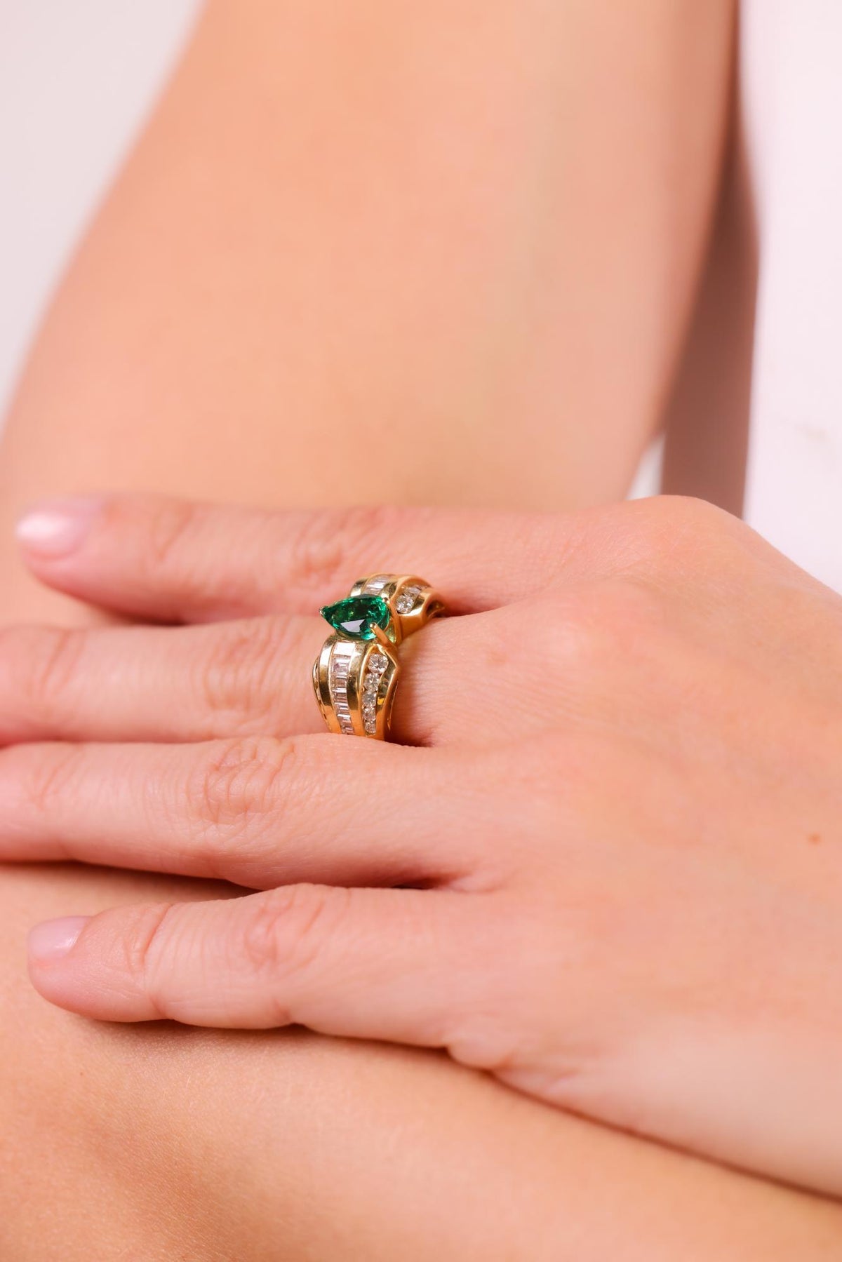 Vintage emerald diamond 14k yellow gold ring