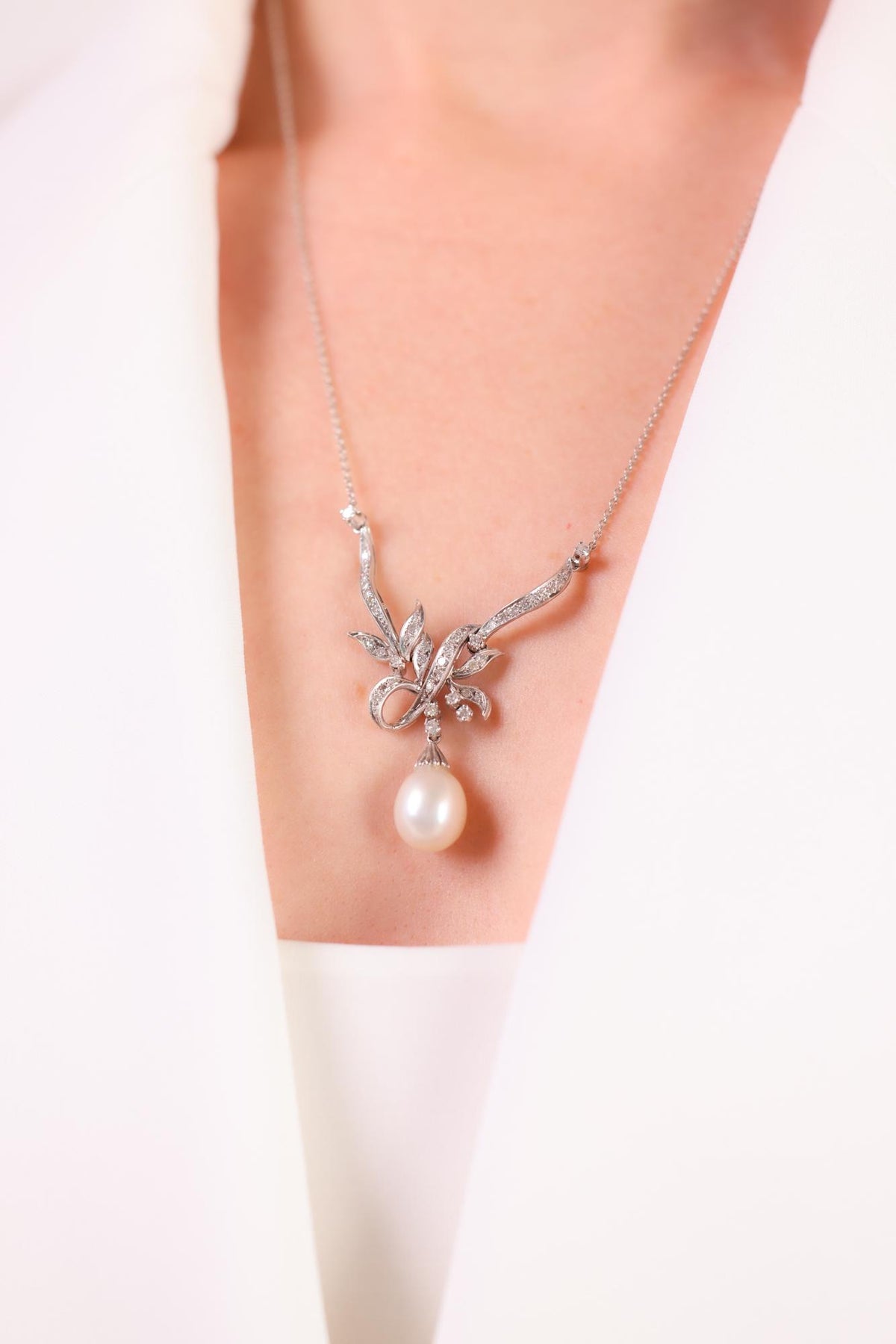 Vintage pearl diamond platinum necklace