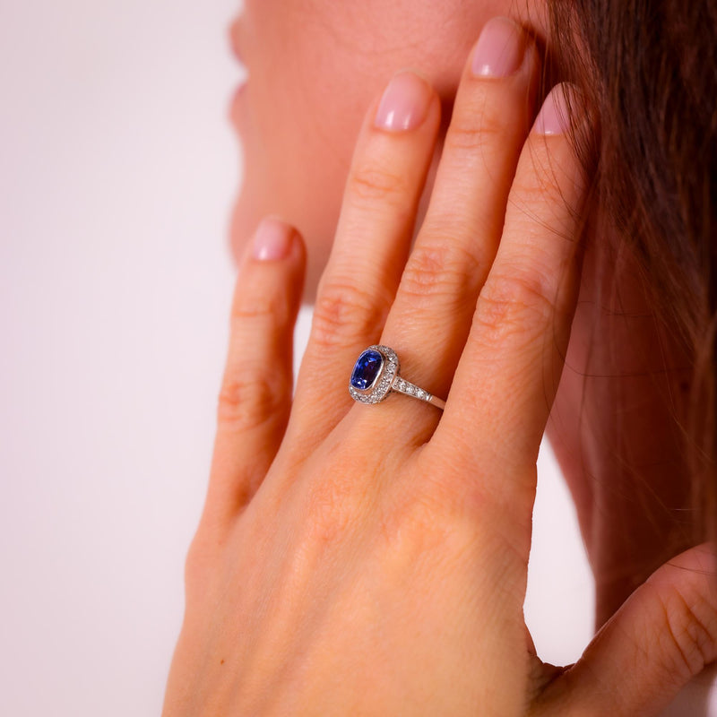 Art Deco style 2.91 carat sapphire diamond platinum halo ring