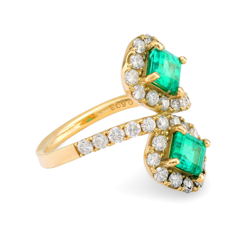 Modern 18k yellow gold 1.12 carat emerald diamond toi et moi pave ring