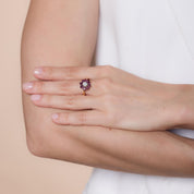 Vintage diamond ruby 18k yellow gold flower ring