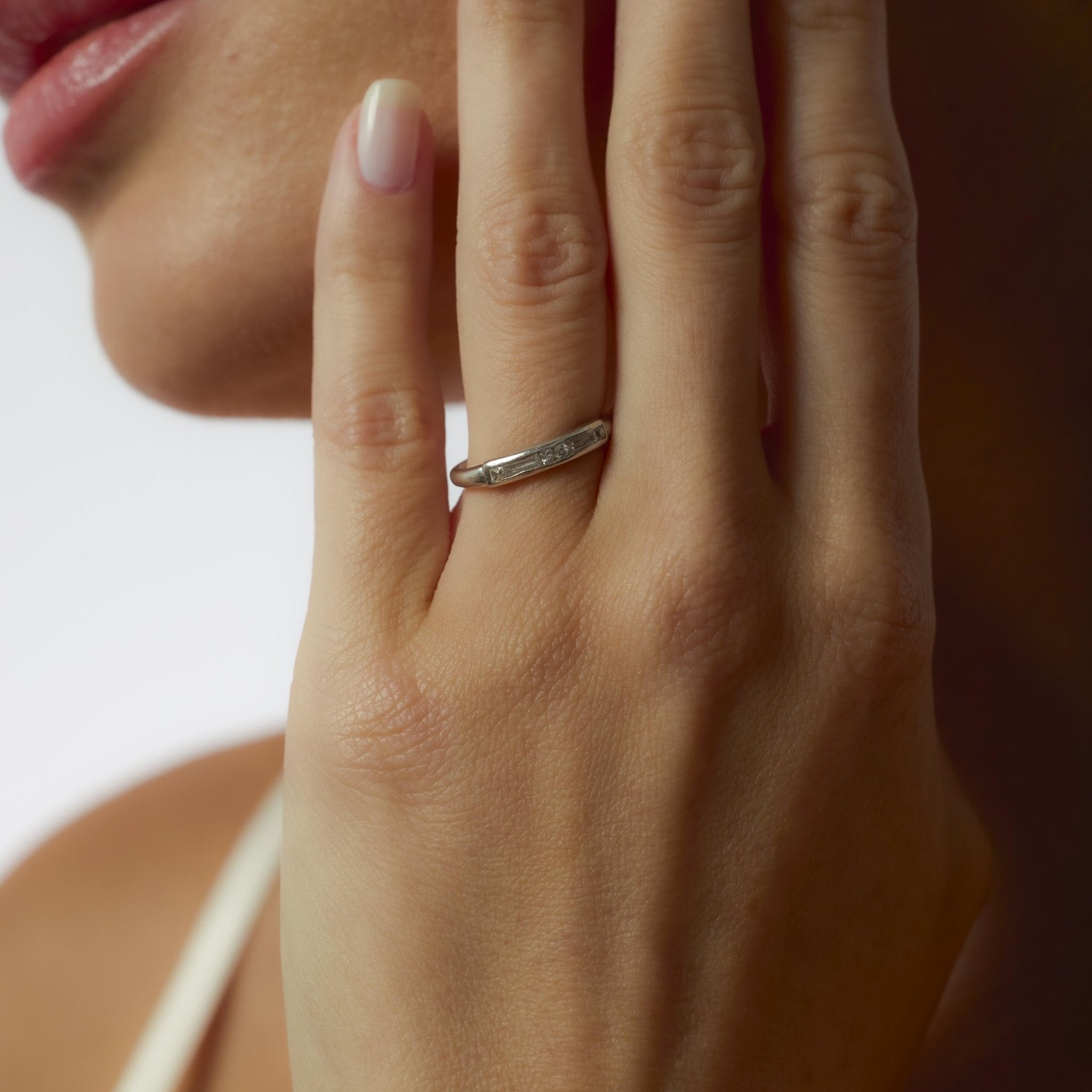 Art Deco round and baguette cut diamond platinum band