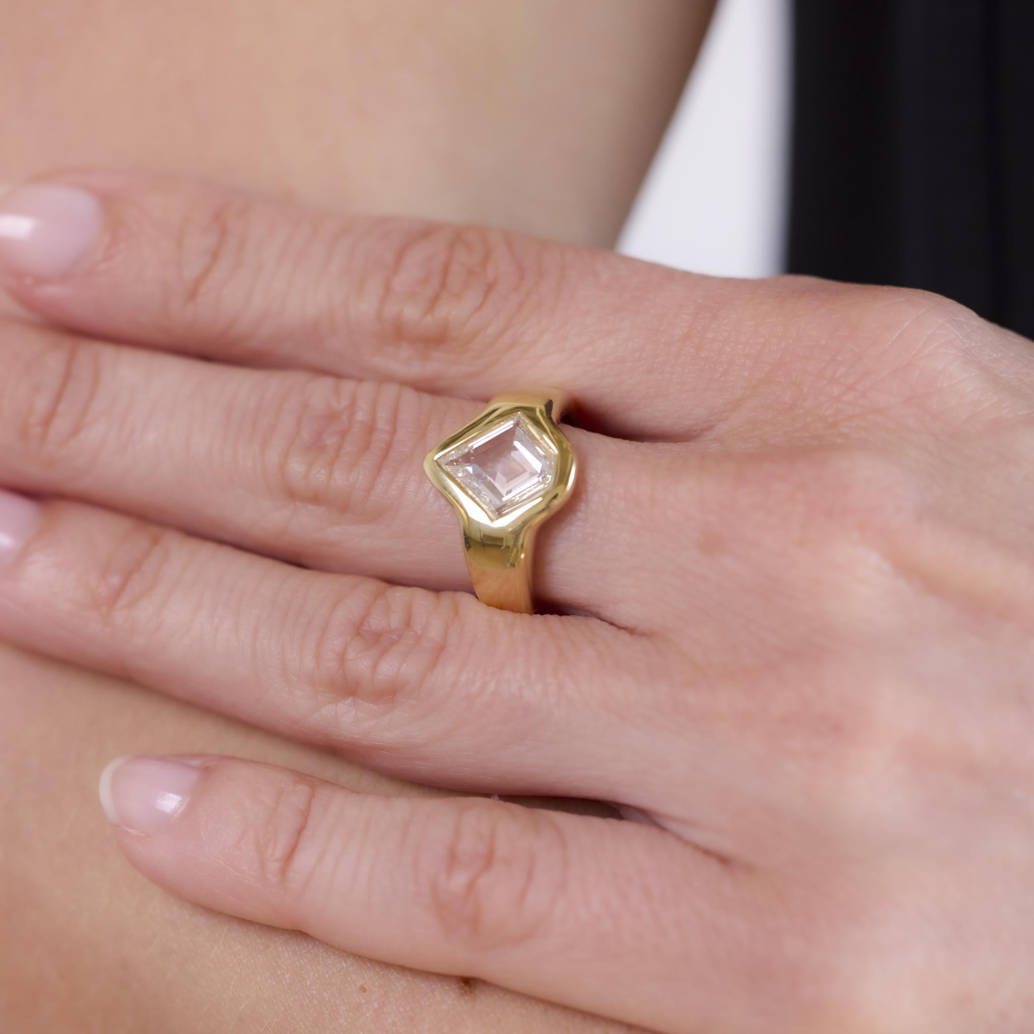 GIA 1.51 carat kite cut diamond 18k yellow gold ring