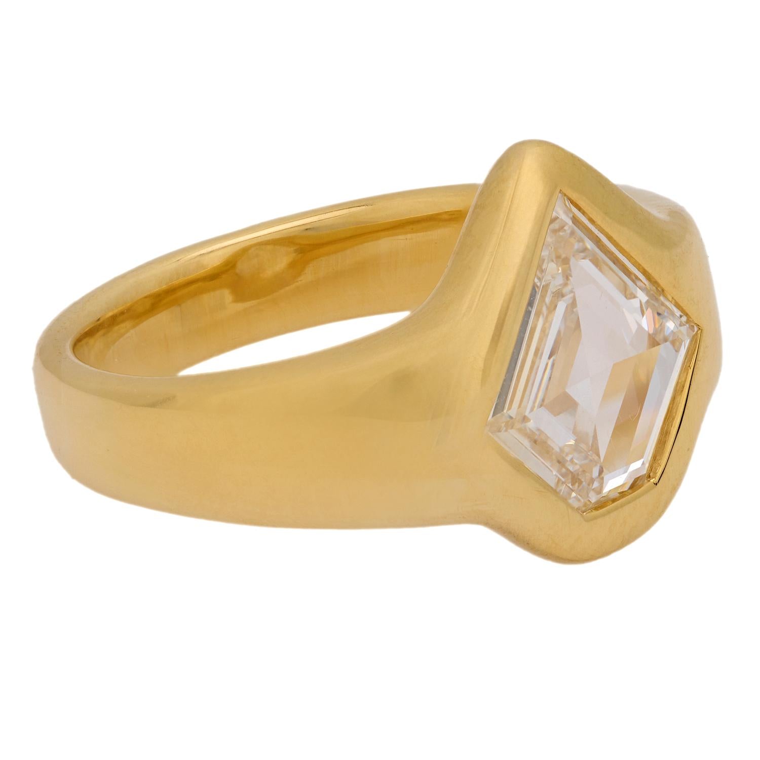 GIA 1.51 carat kite cut diamond 18k yellow gold ring