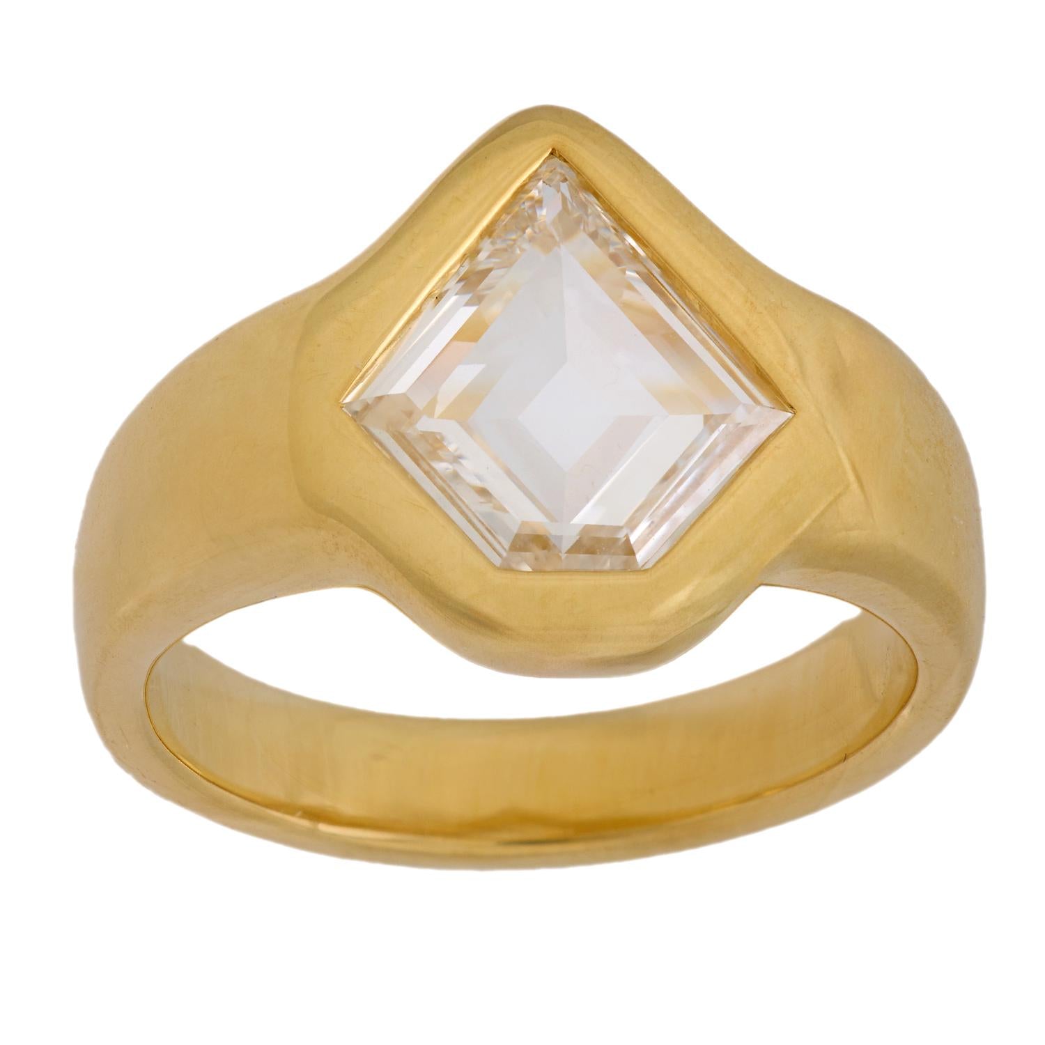 GIA 1.51 carat kite cut diamond 18k yellow gold ring