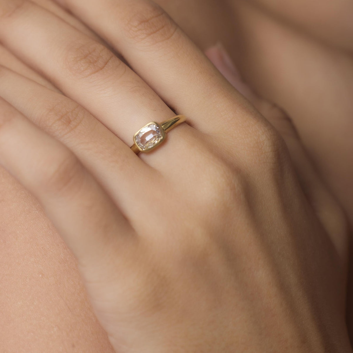 Vintage GIA 0.92 carat old mine cut diamond 18k yellow gold engagement ring