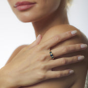 Victorian sapphire 18k yellow gold 3 stone ring