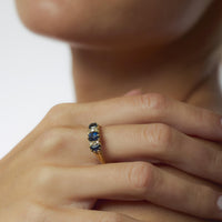 Victorian sapphire 18k yellow gold 3 stone ring