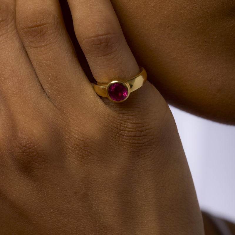 Vintage pink tourmaline 18k yellow gold bezel ring