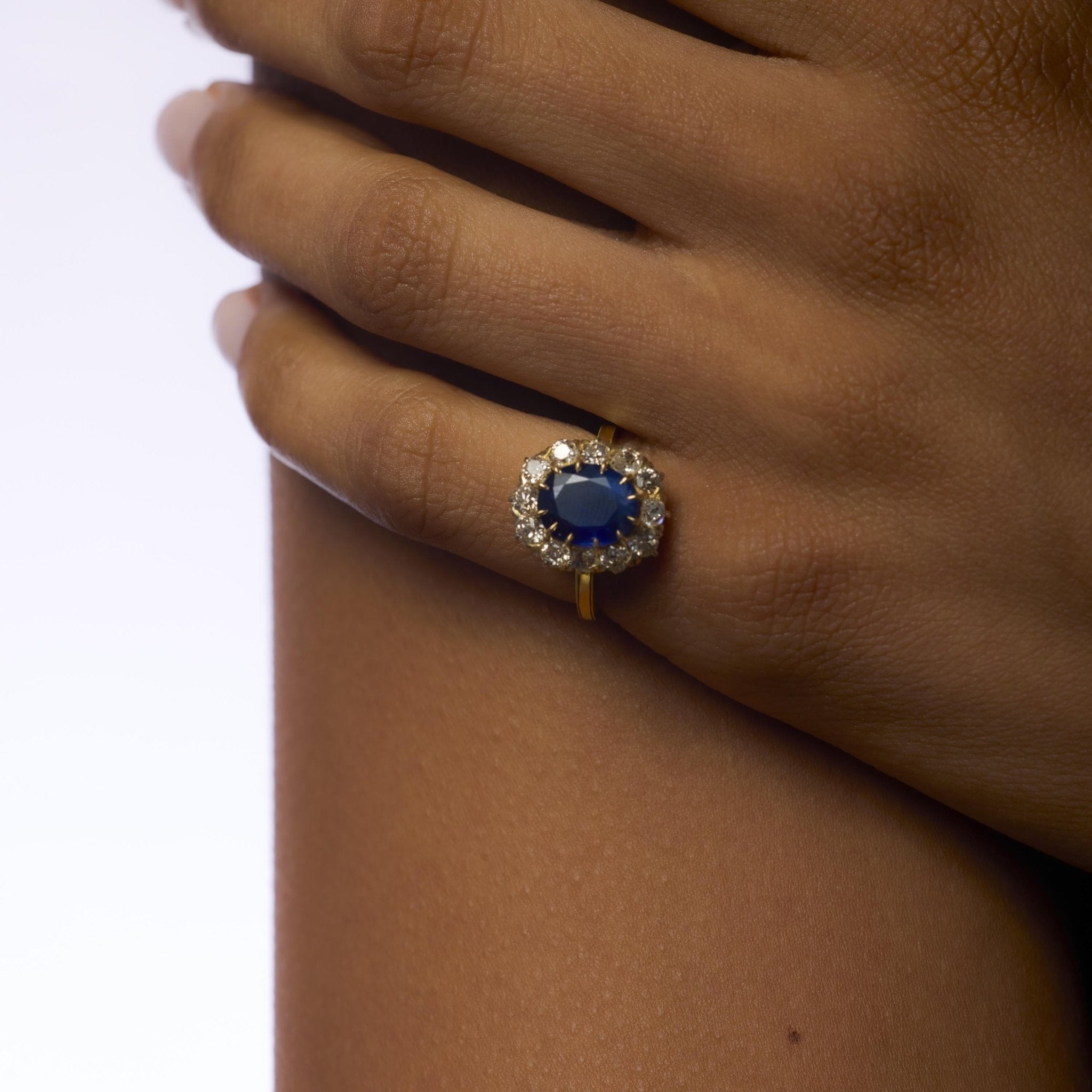 Victorian GIA 3.31 carat sapphire diamond 10k yellow gold cluster ring