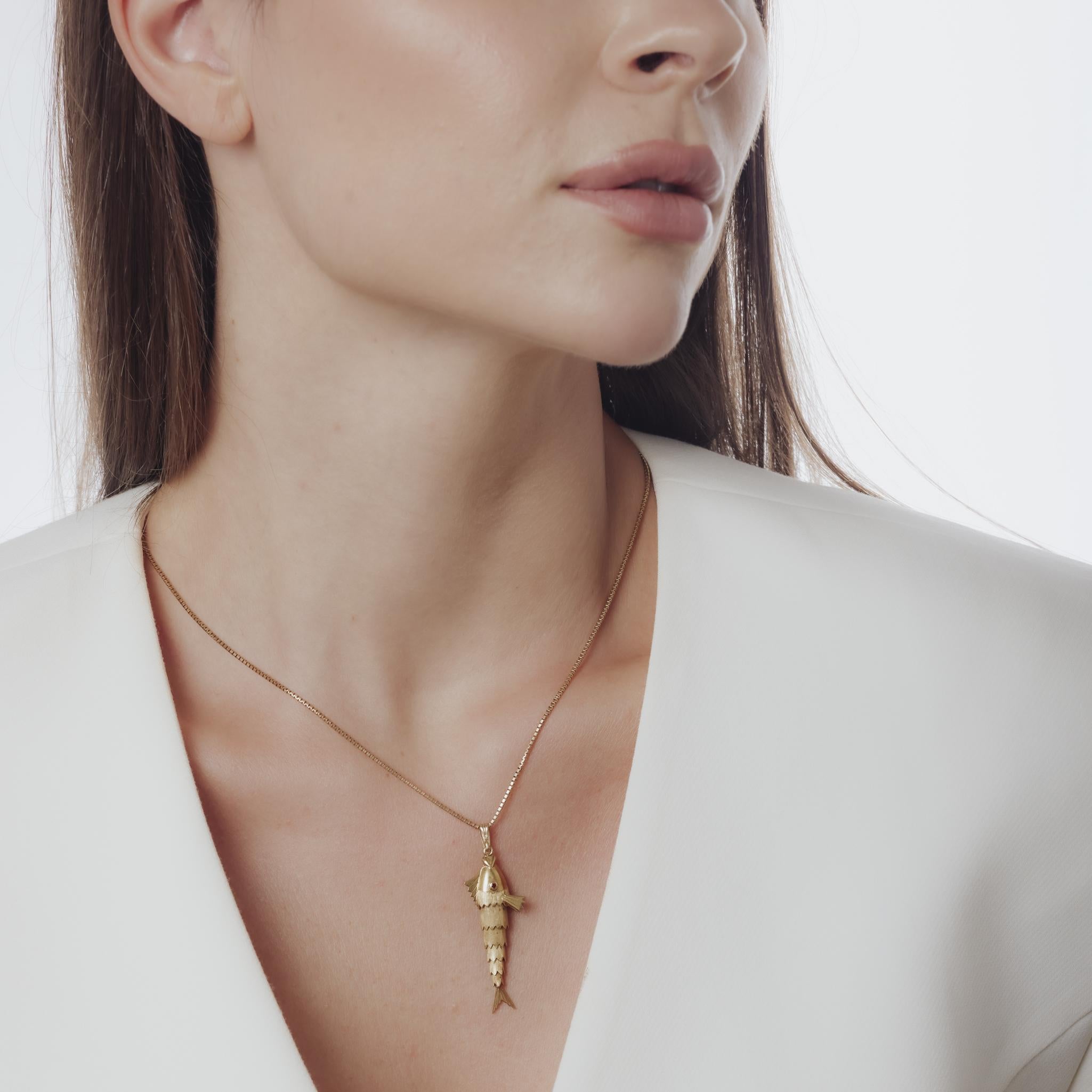 Vintage ruby 18k yellow gold articulated fish necklace