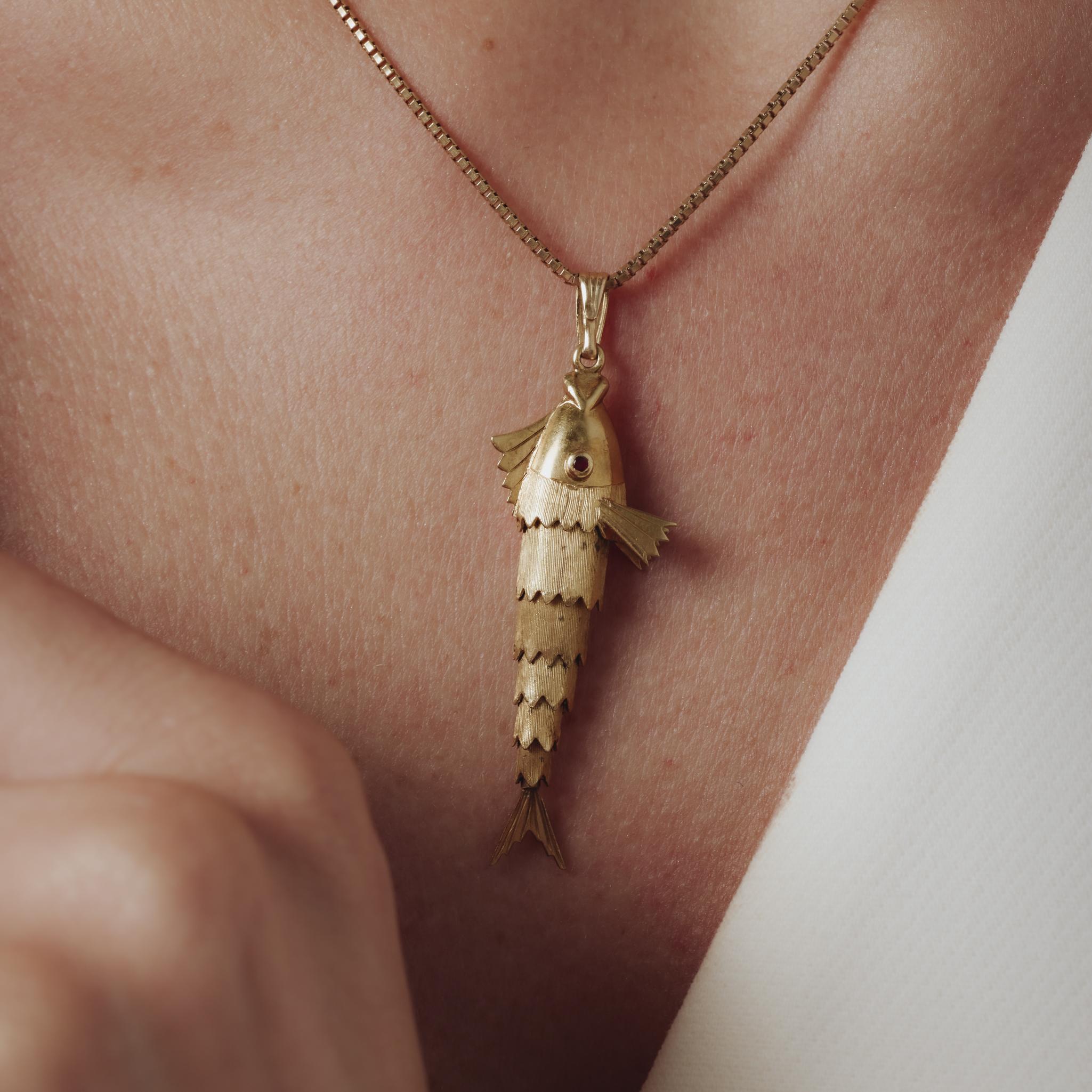Vintage ruby 18k yellow gold articulated fish necklace