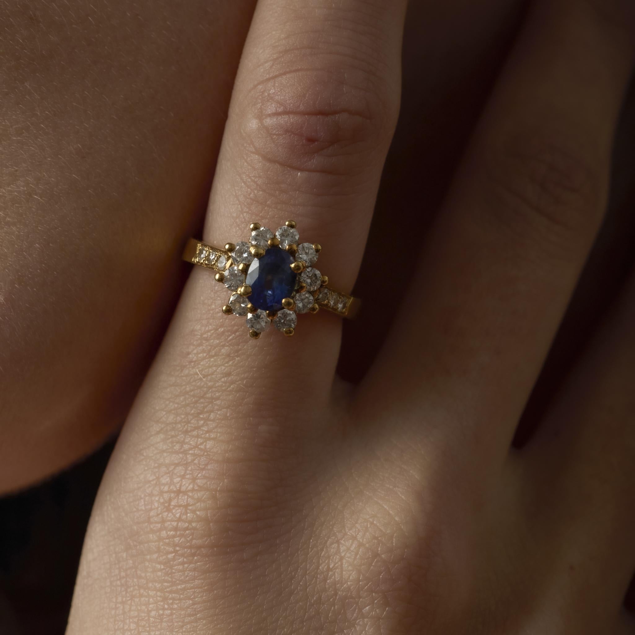 Vintage 1 carat sapphire diamond 18k yellow gold cluster ring
