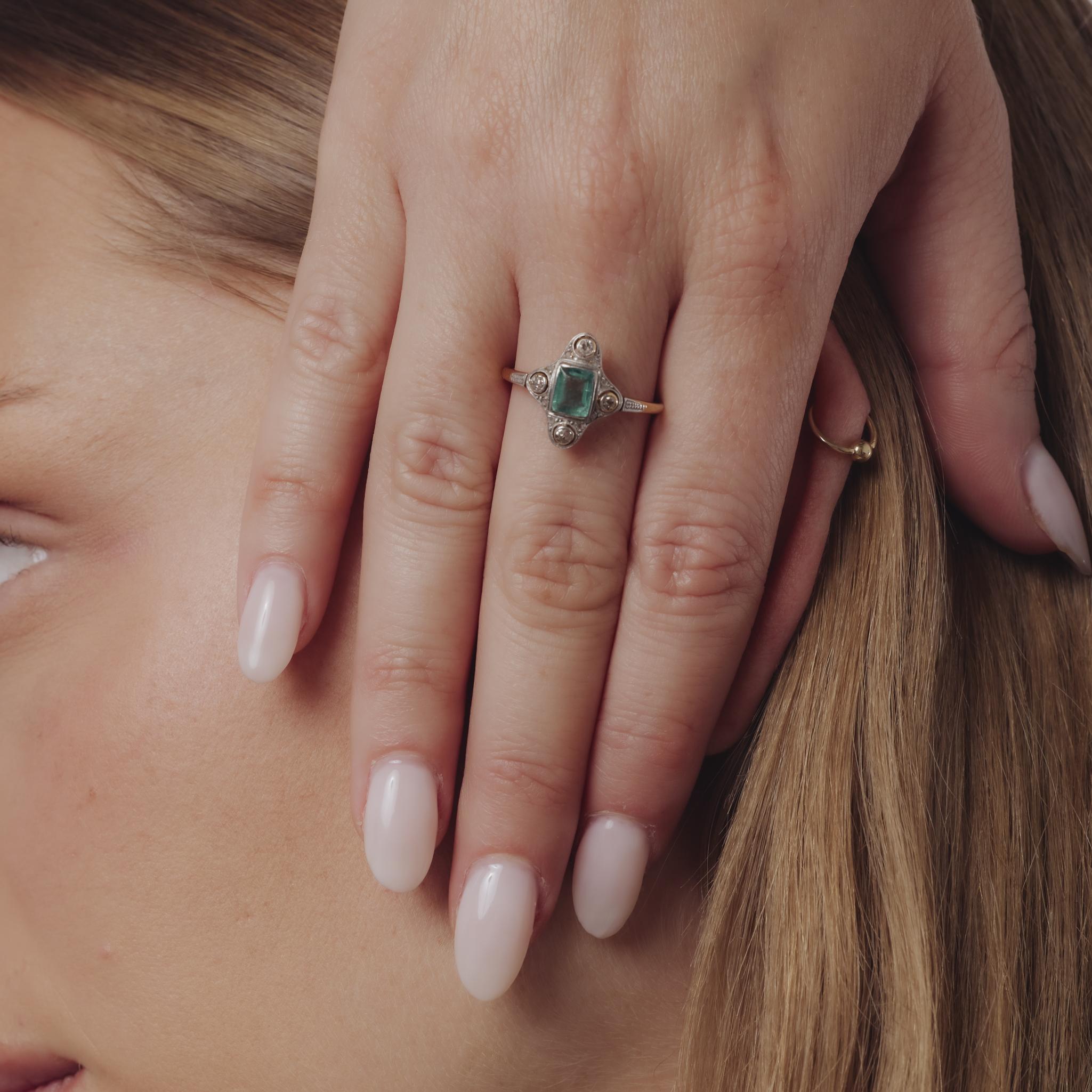 Victorian emerald diamond 18k yellow gold ring