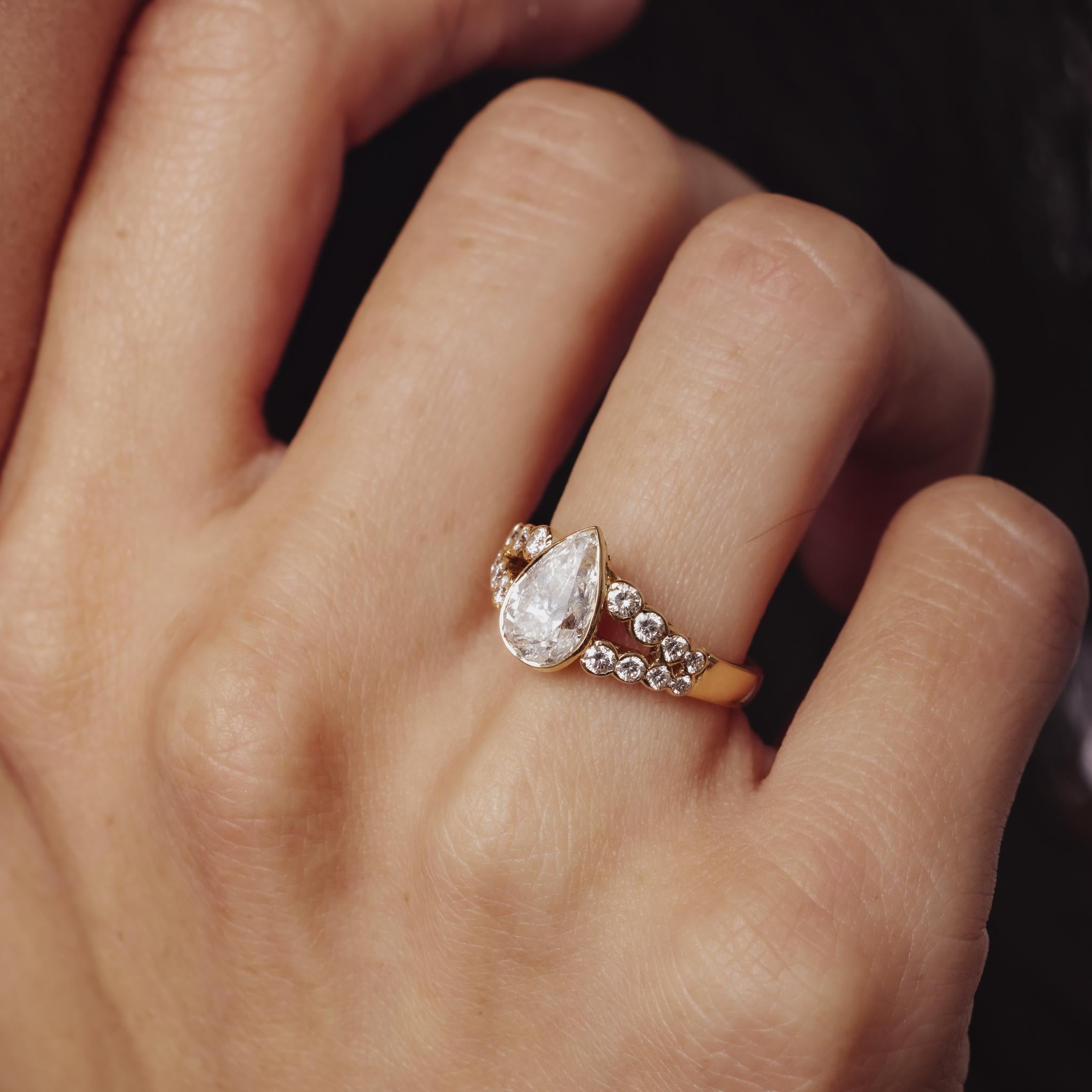 French GIA 1.56 carat pear shape diamond 18k yellow gold engagement ring