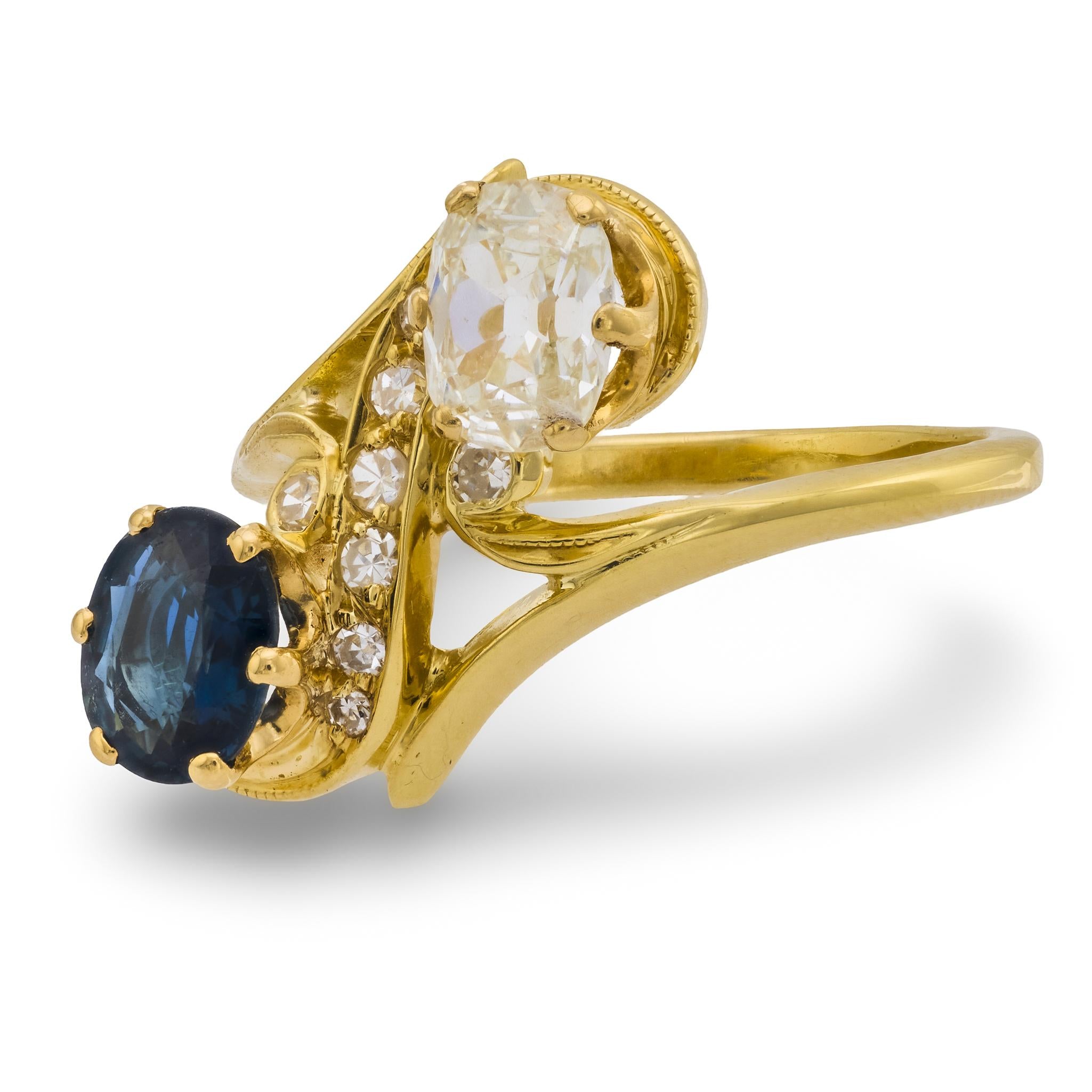 French Victorian old mine cut diamond 18k yellow gold toi et moi ring