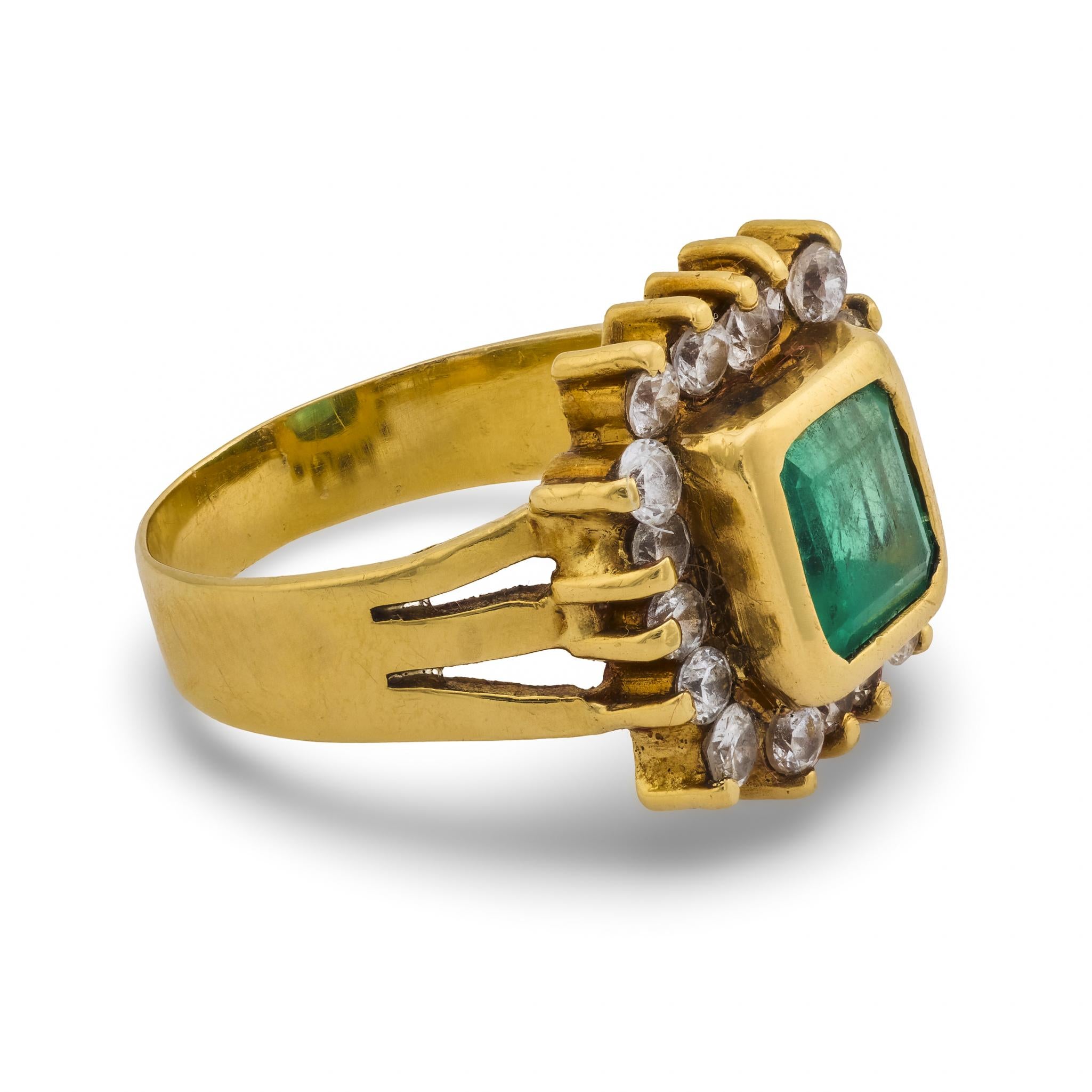 Vintage emerald diamond 18k yellow gold ring