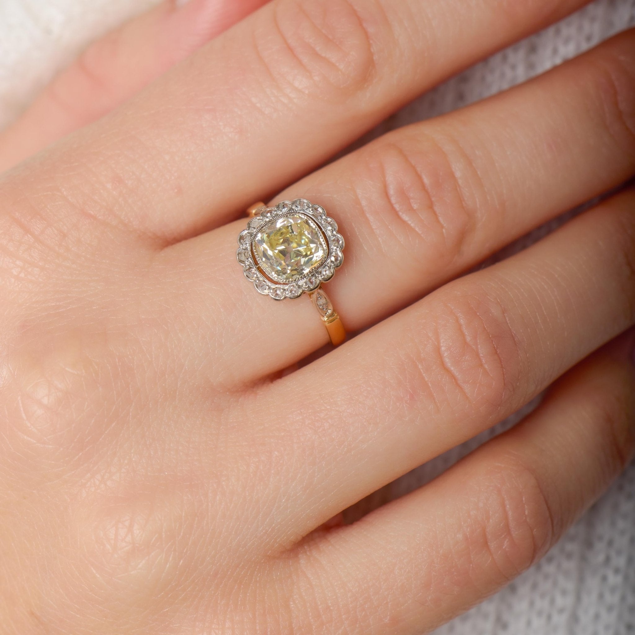 French victorian GIA 2.00 carat old mine cut diamond 18k yellow gold ring