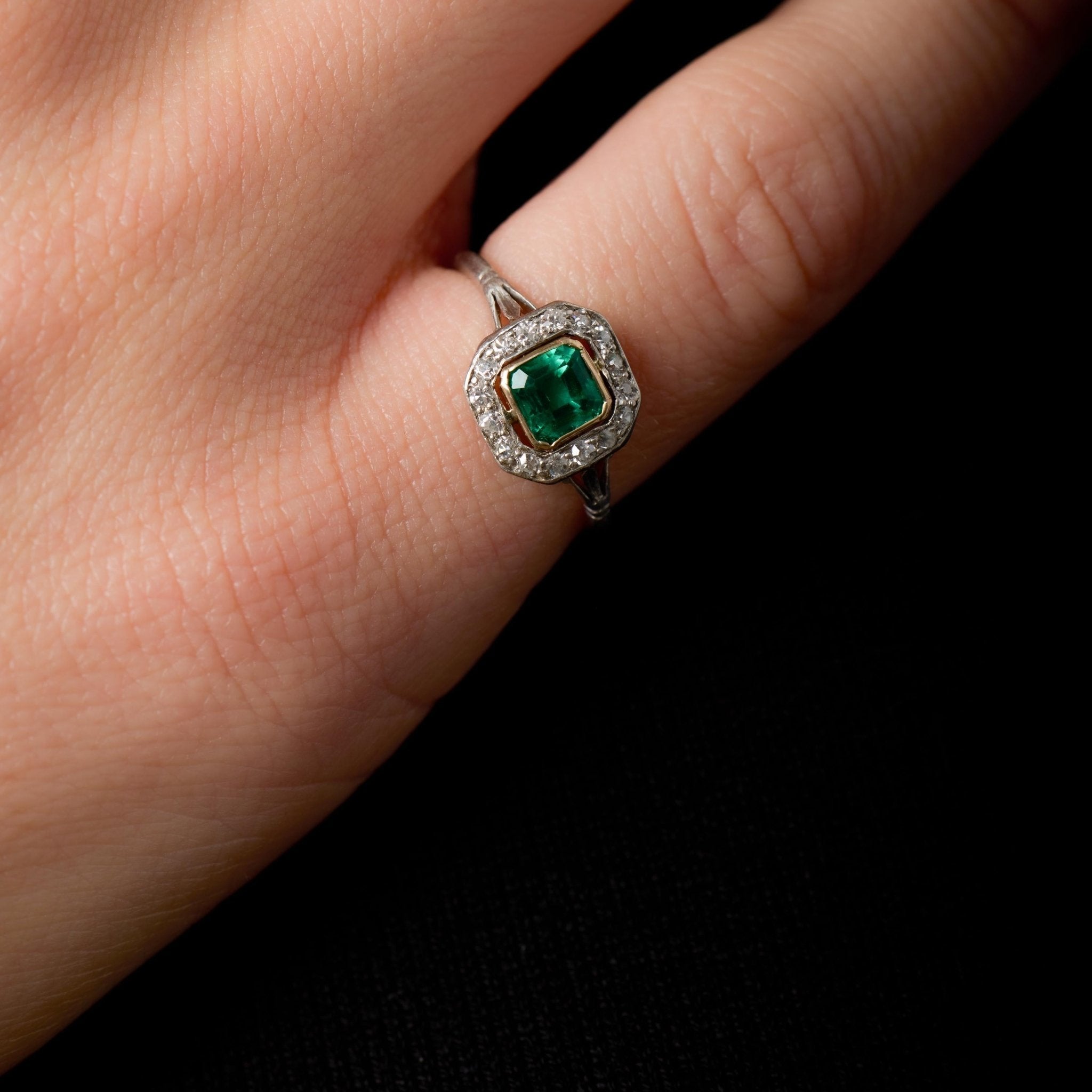 Art Deco emerald diamond platinum cluster ring