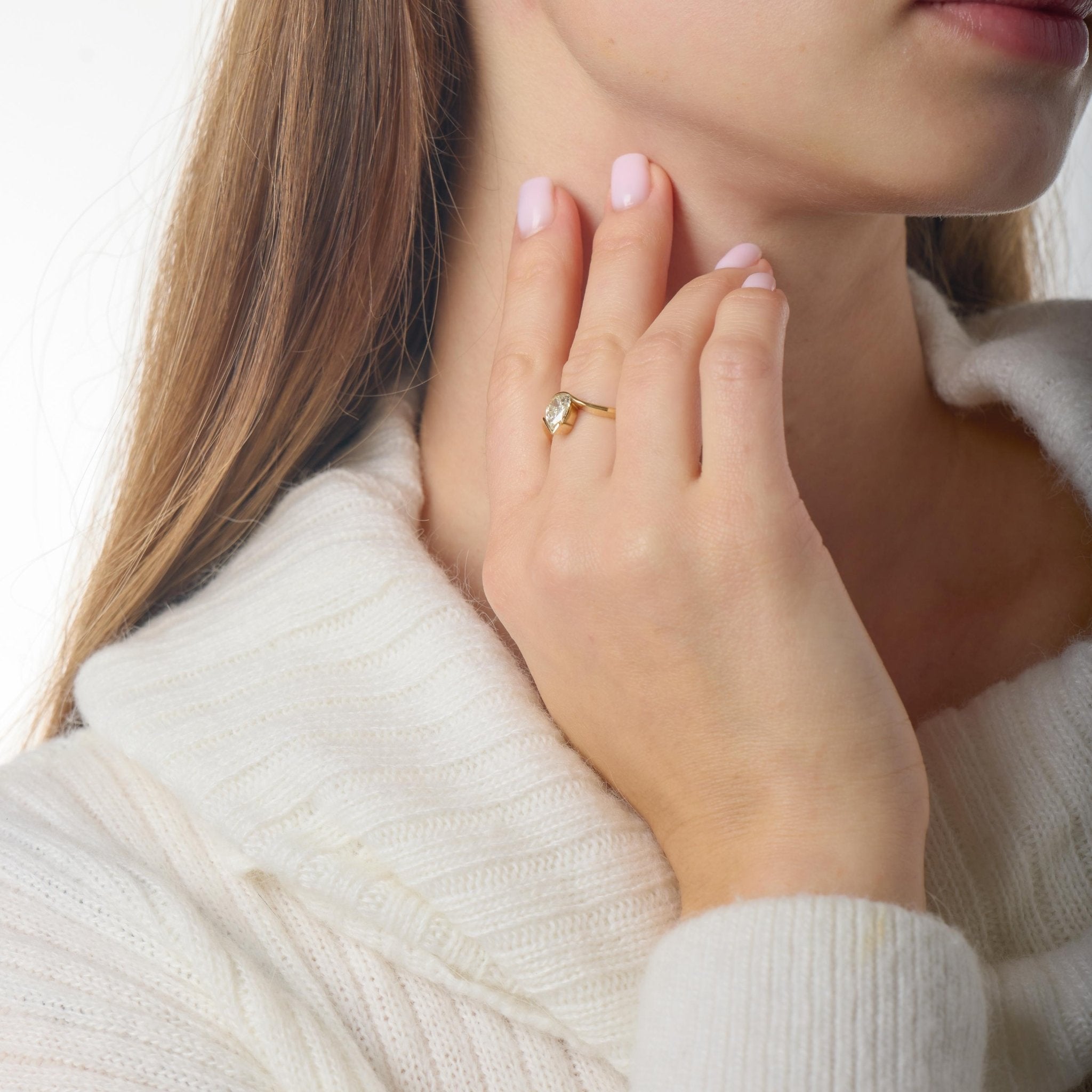 Vintage 1.52 carat pear shape diamond 14k yellow gold engagement ring