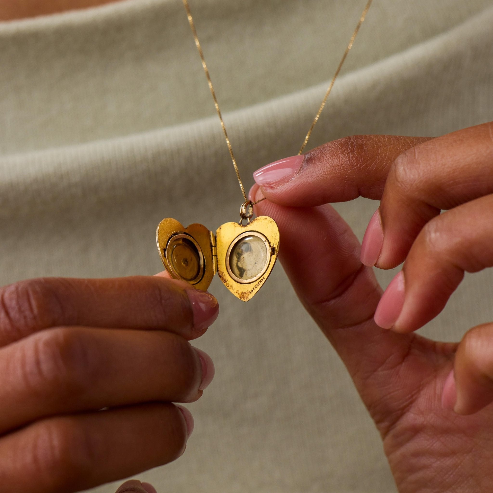Vintage diamond 14K yellow gold heart locket pendant necklace