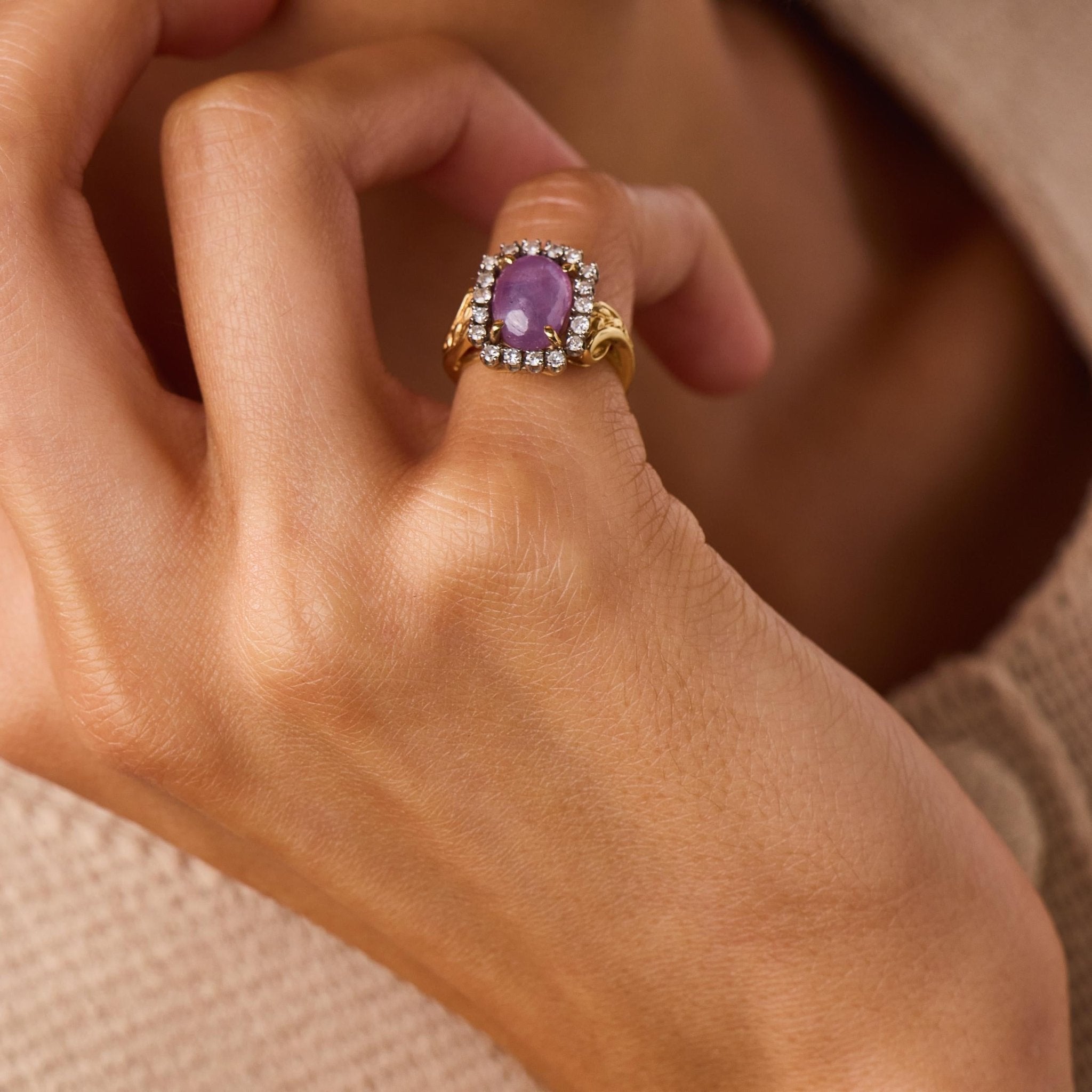 Retro 4.70 carat star sapphire diamond 14k yellow gold cluster ring