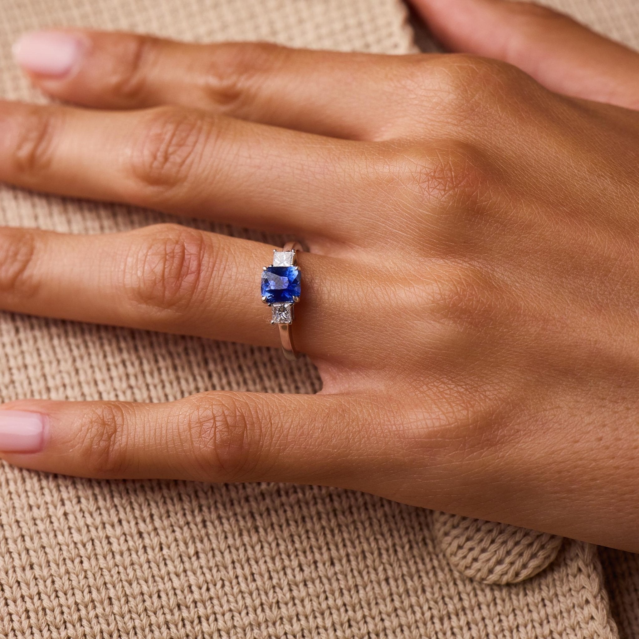 Vintage 1.80 carat sapphire diamond 18k white gold ring