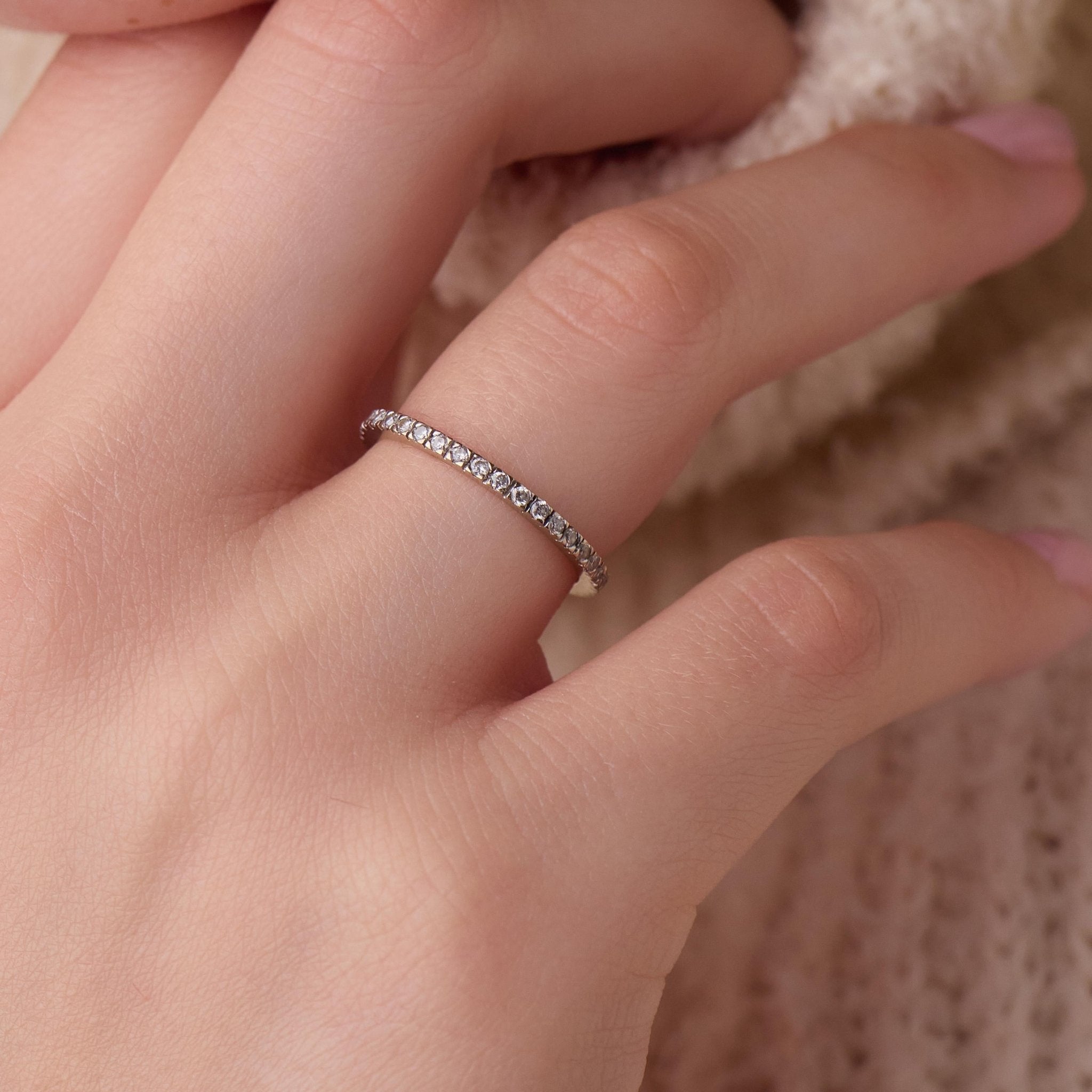 Vintage round brilliant cut diamond 14k white gold eternity band