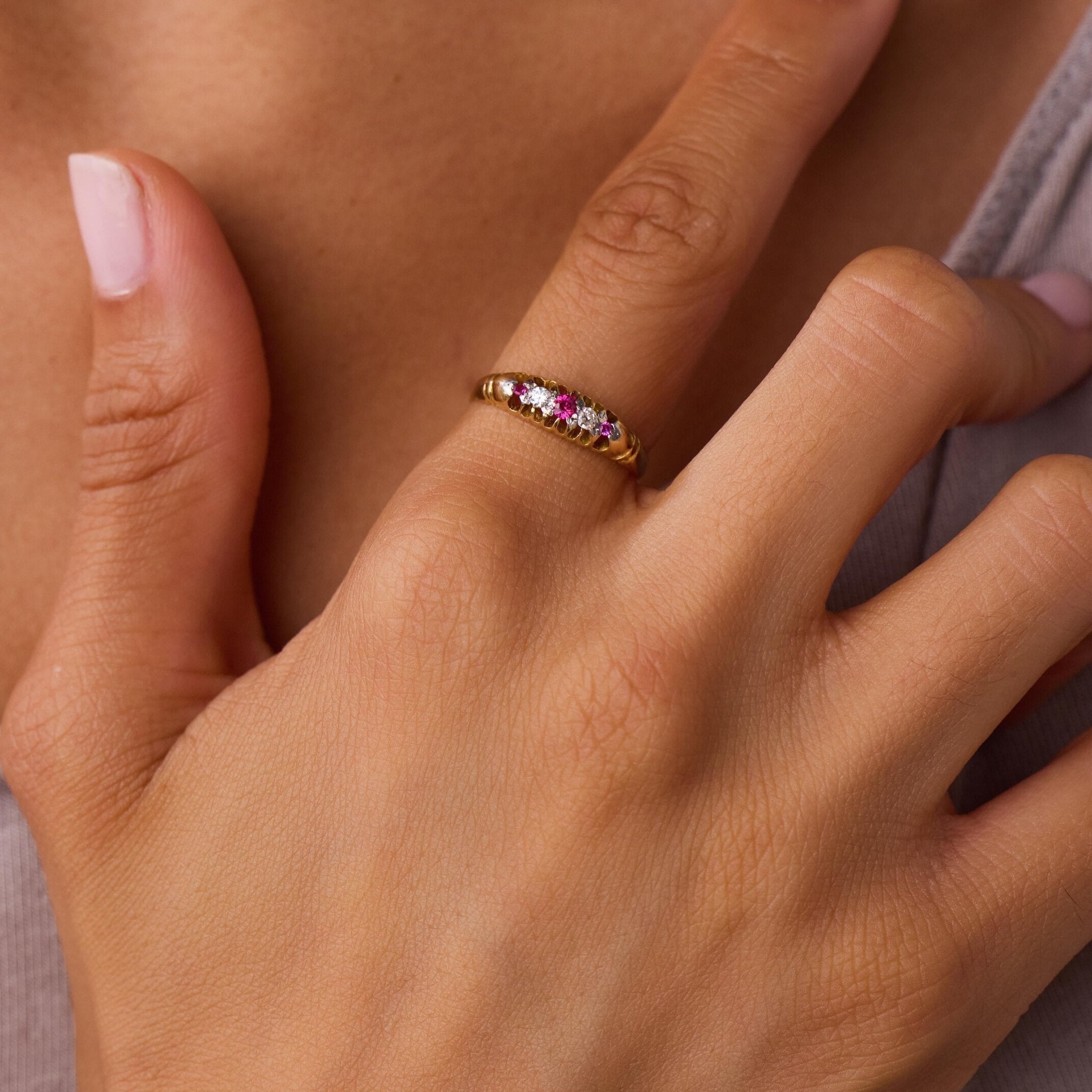 Victorian English ruby diamond 18k yellow gold 5 stone band ring