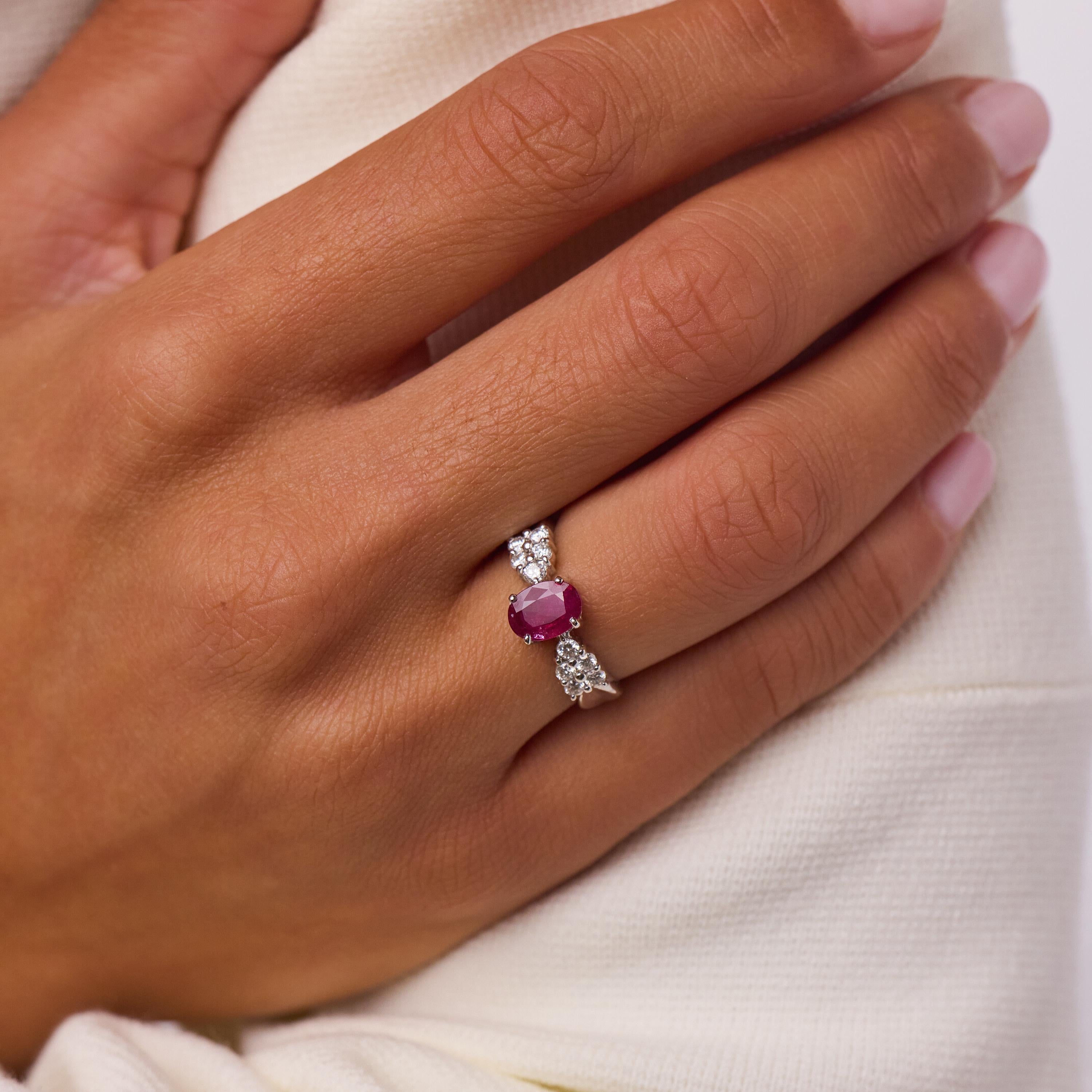 Vintage 1.01 carat ruby diamond 18k white gold ring