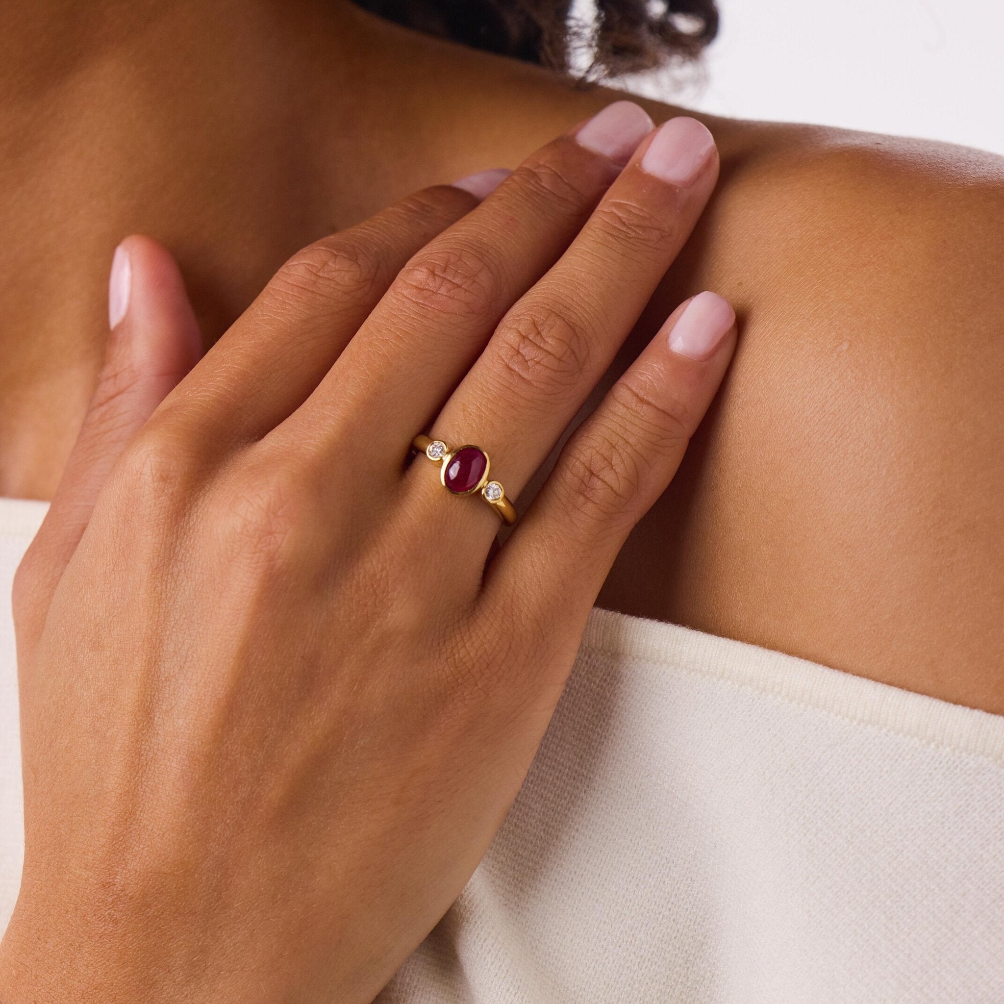 Vintage 1.20 carat ruby diamond 18k yellow gold three stone ring