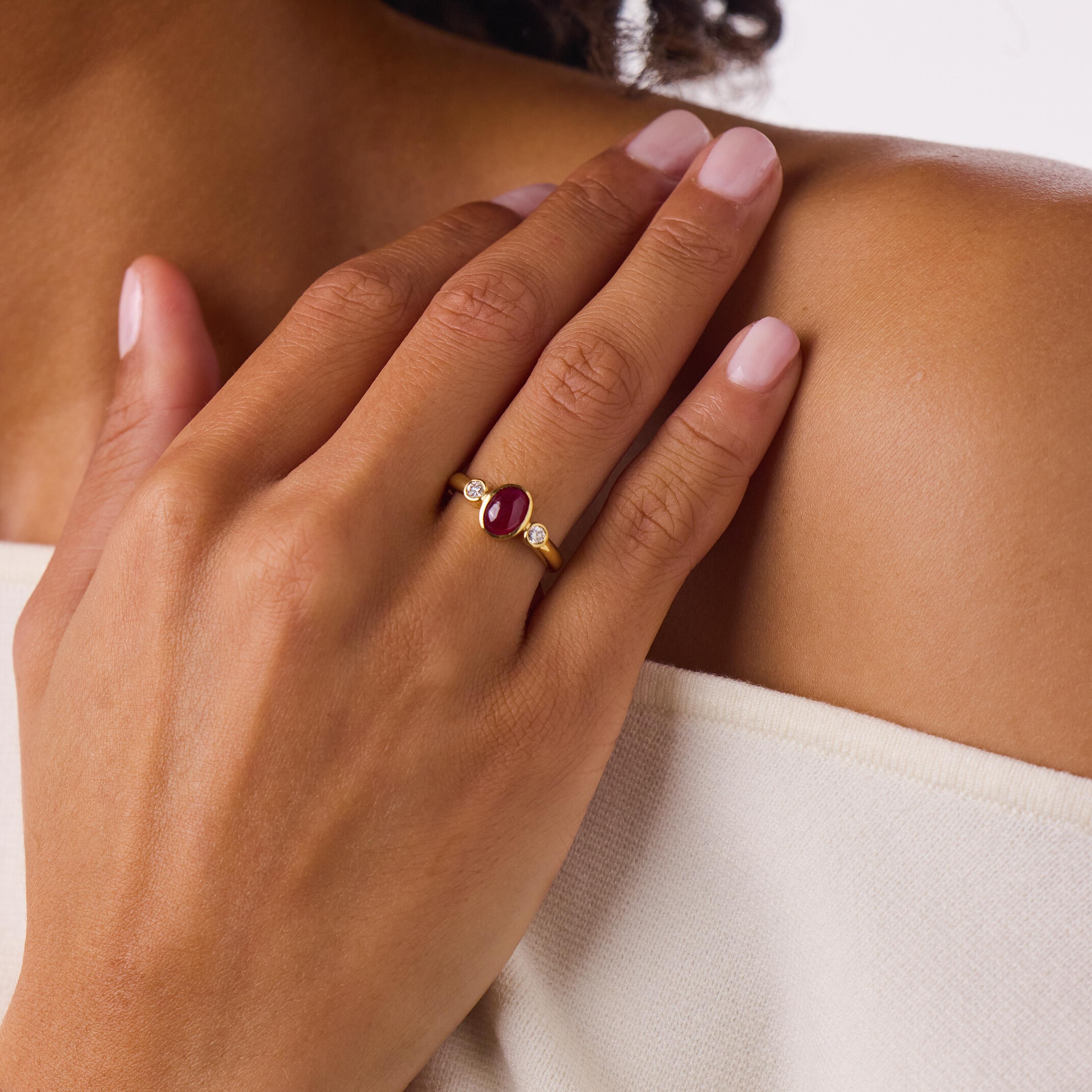 Vintage 1.20 carat ruby diamond 18k yellow gold three stone ring