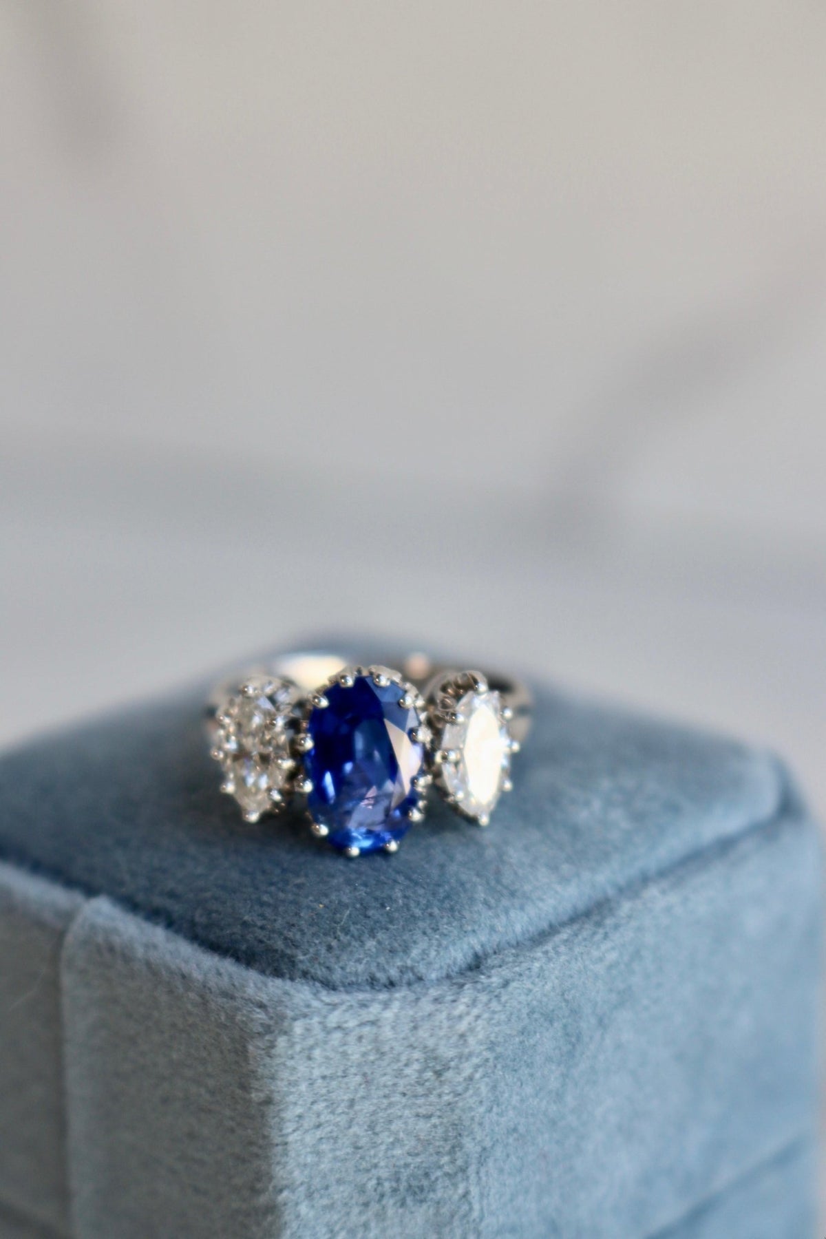 Mid-Century AGL 2.55 Carat Ceylon No Heat Sapphire Diamond Platinum Three Stone