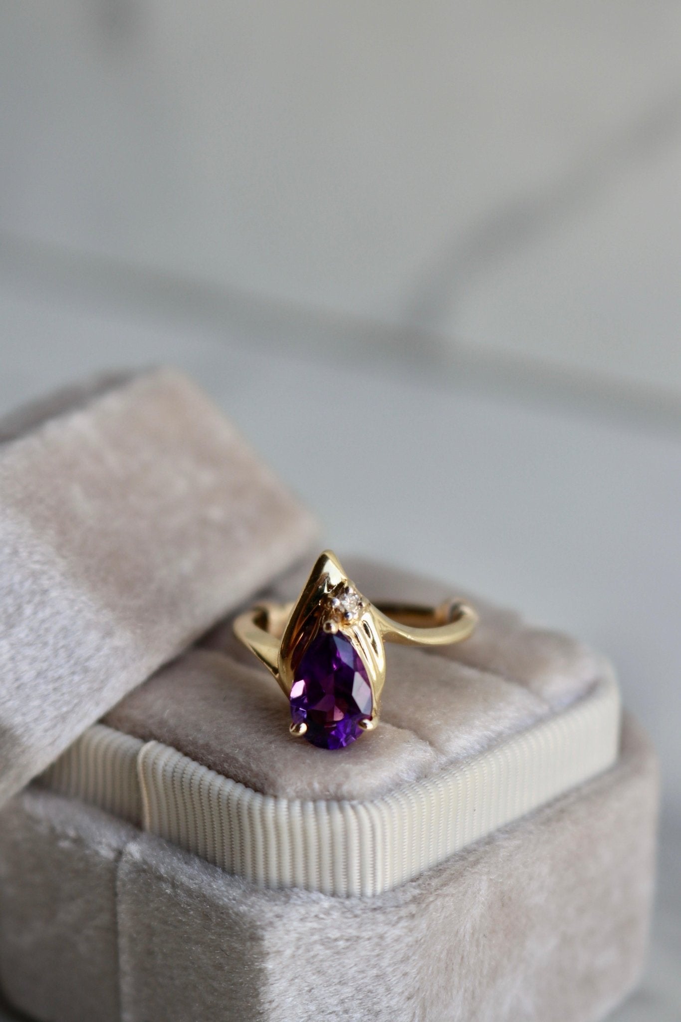 Amethyst and diamond gold ring 2025