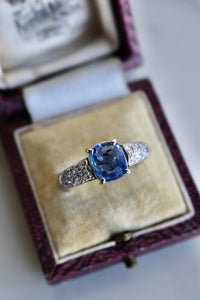 Vintage Sapphire Diamond Platinum Ring