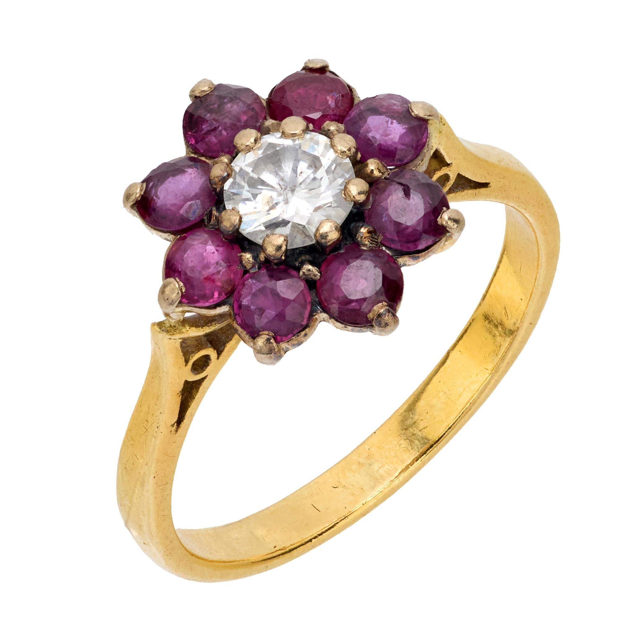 Vintage diamond ruby 18k yellow gold flower ring