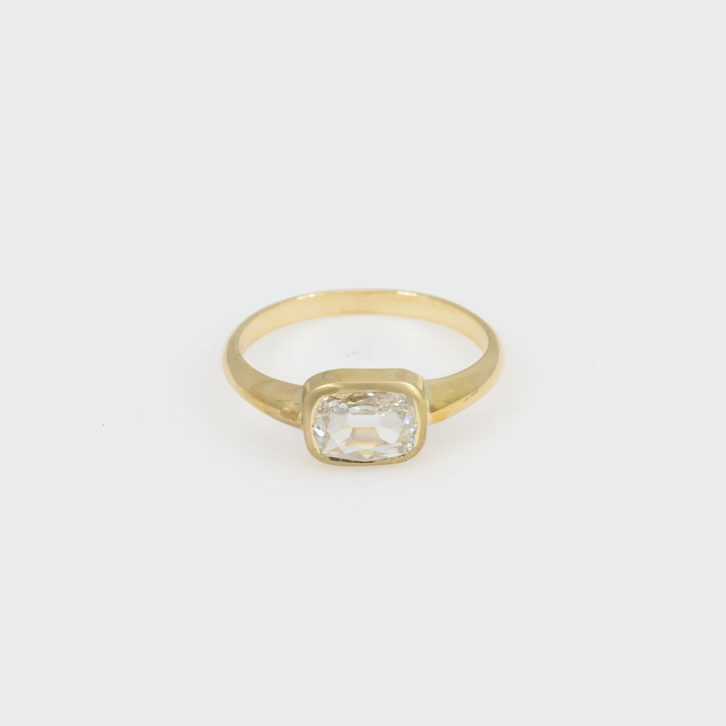 Vintage GIA 0.92 carat old mine cut diamond 18k yellow gold engagement ring