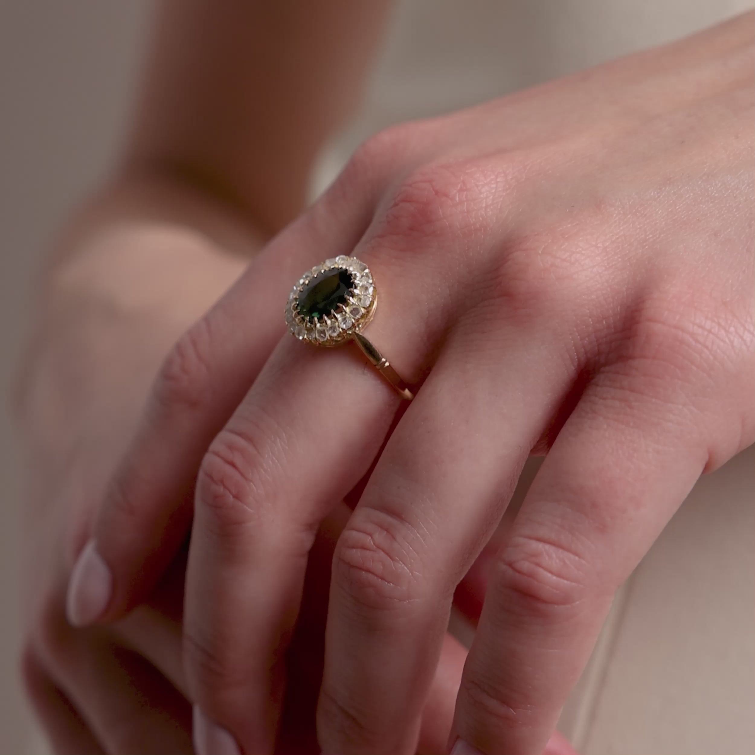 Victorian 2.10 carat green sapphire diamond 18k yellow gold cluster ring